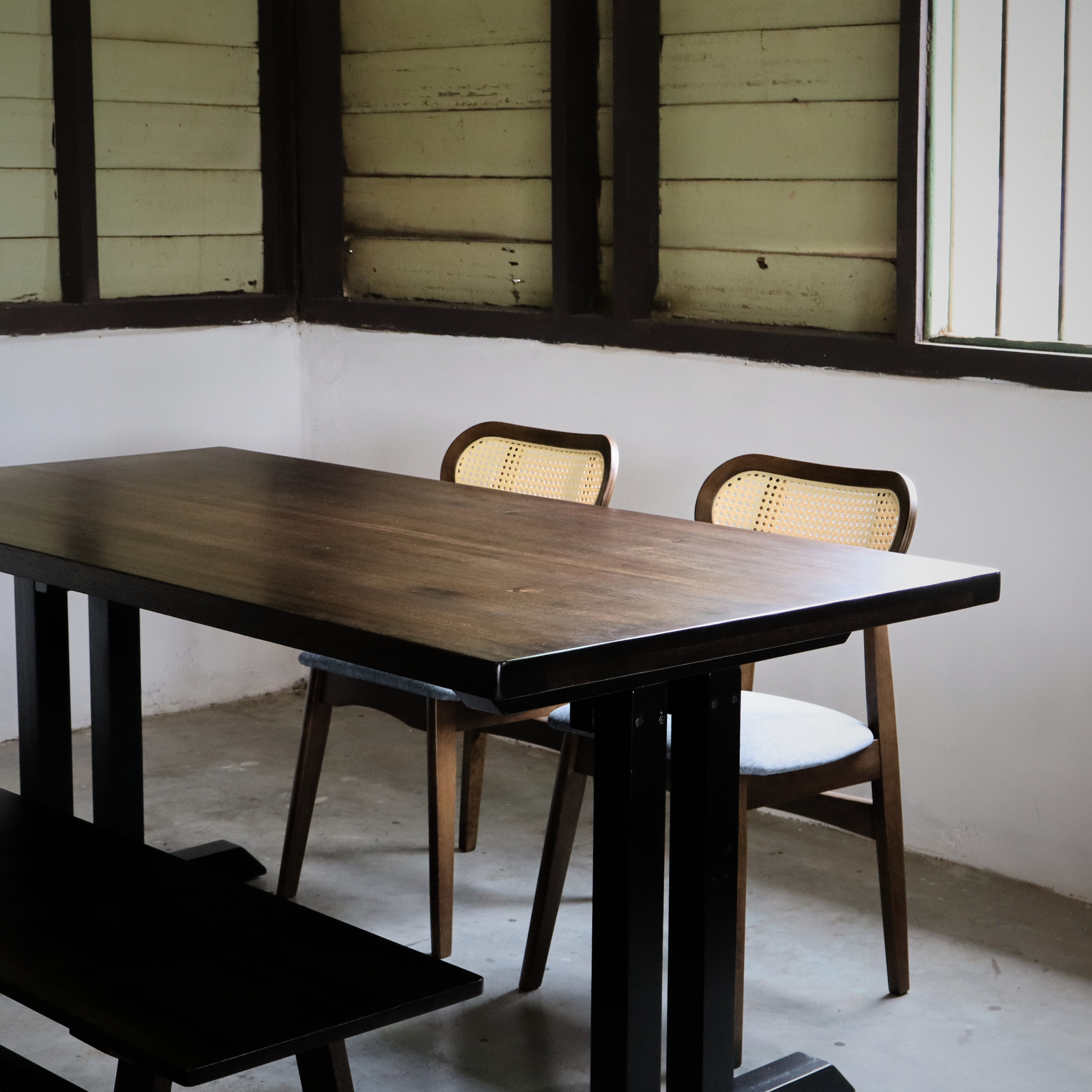 SPIRO Dining Table