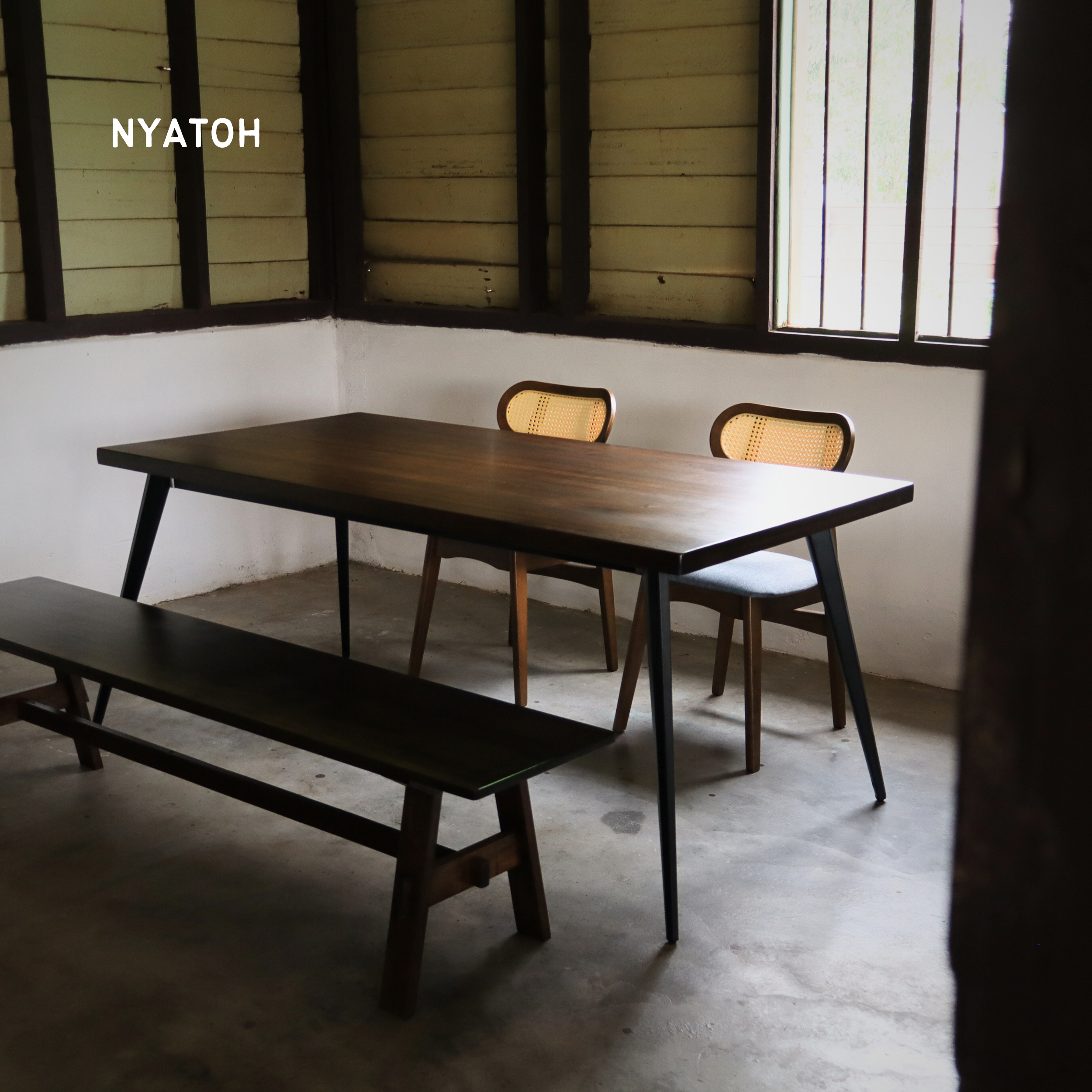 AVERY Dining Table