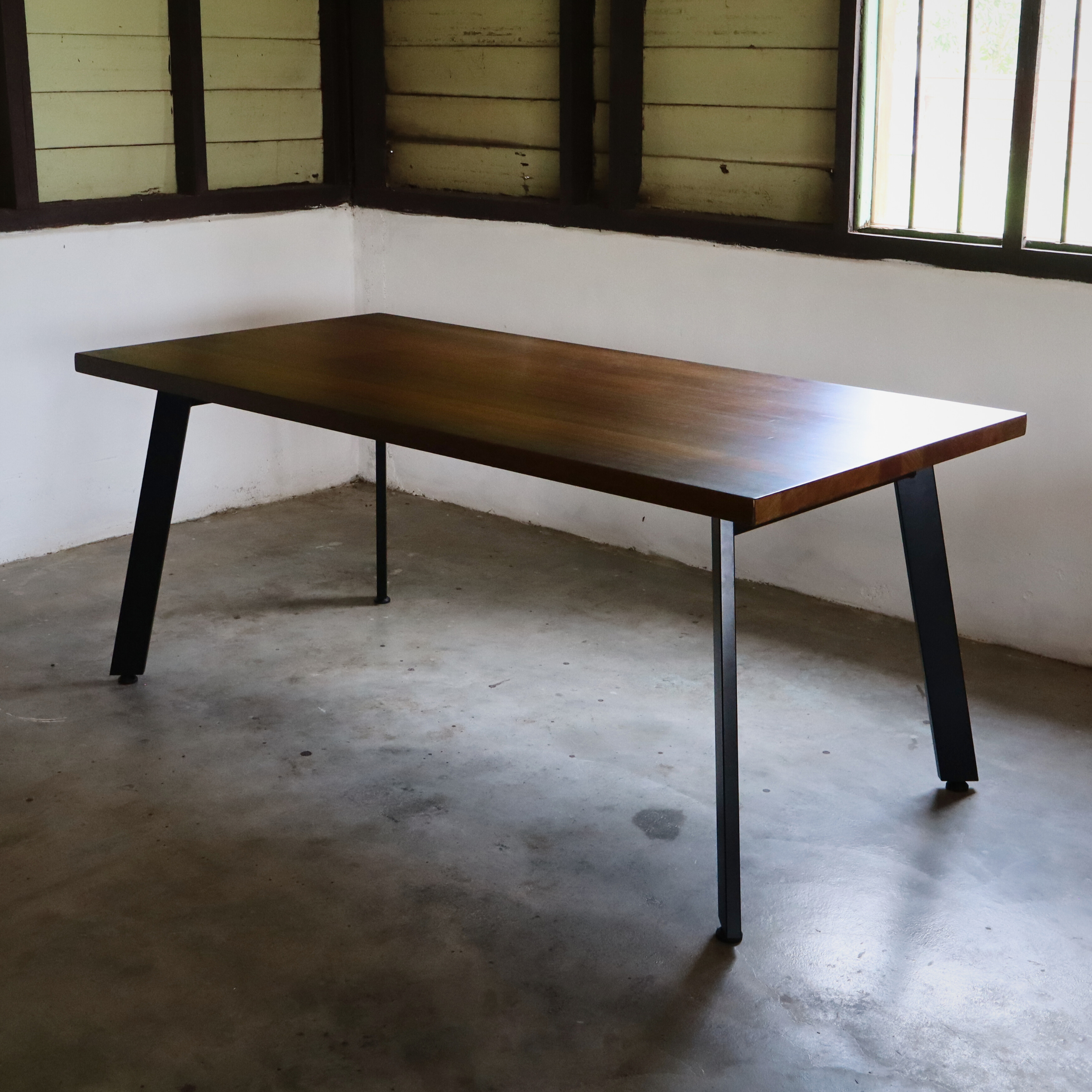 TATSUO Dining Table