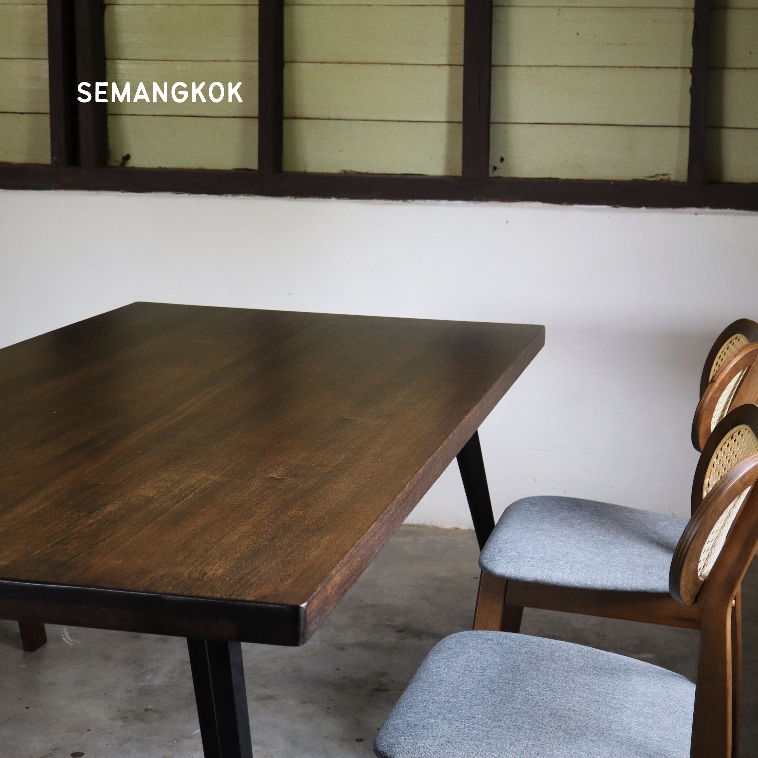 AVERY Dining Table