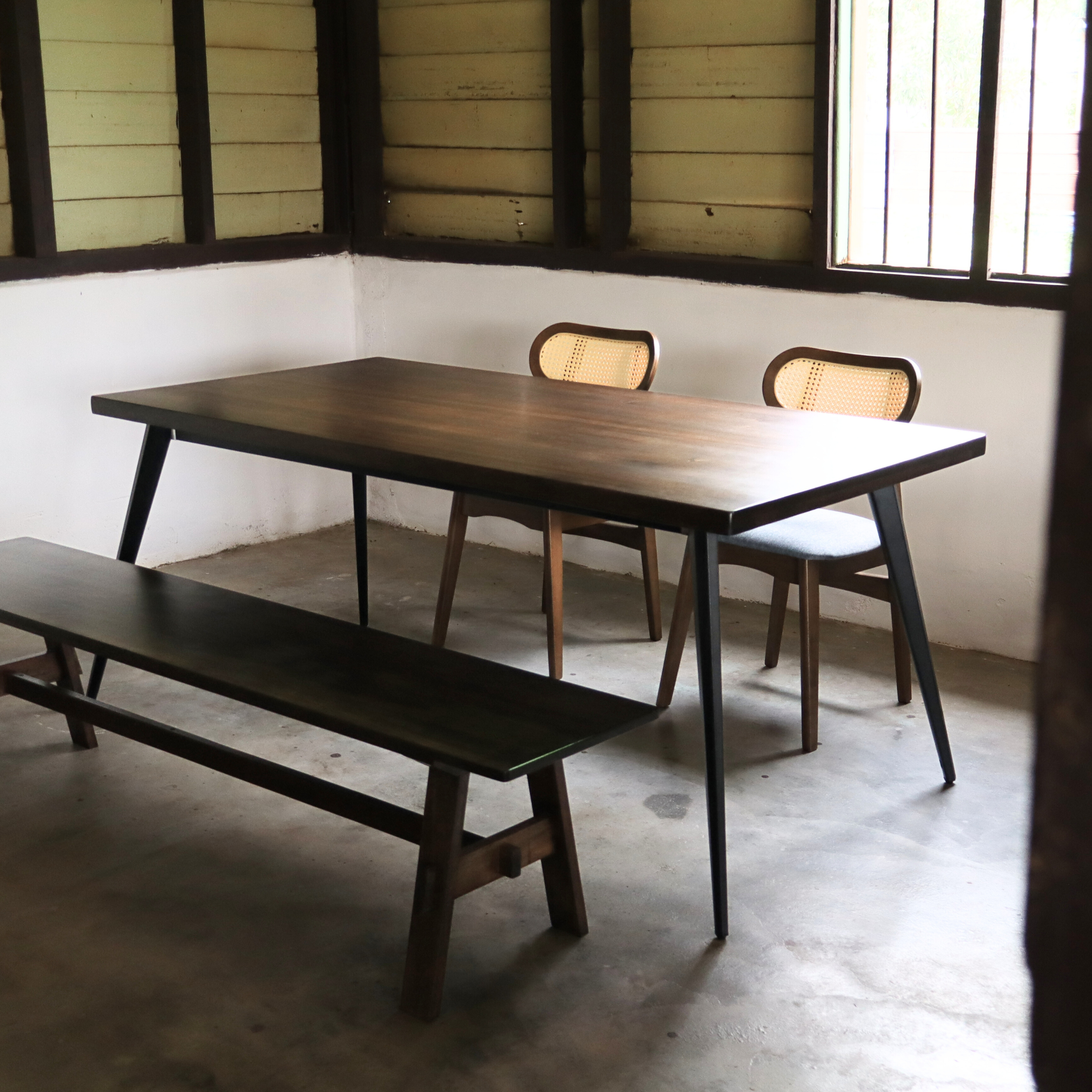 AVERY Dining Table