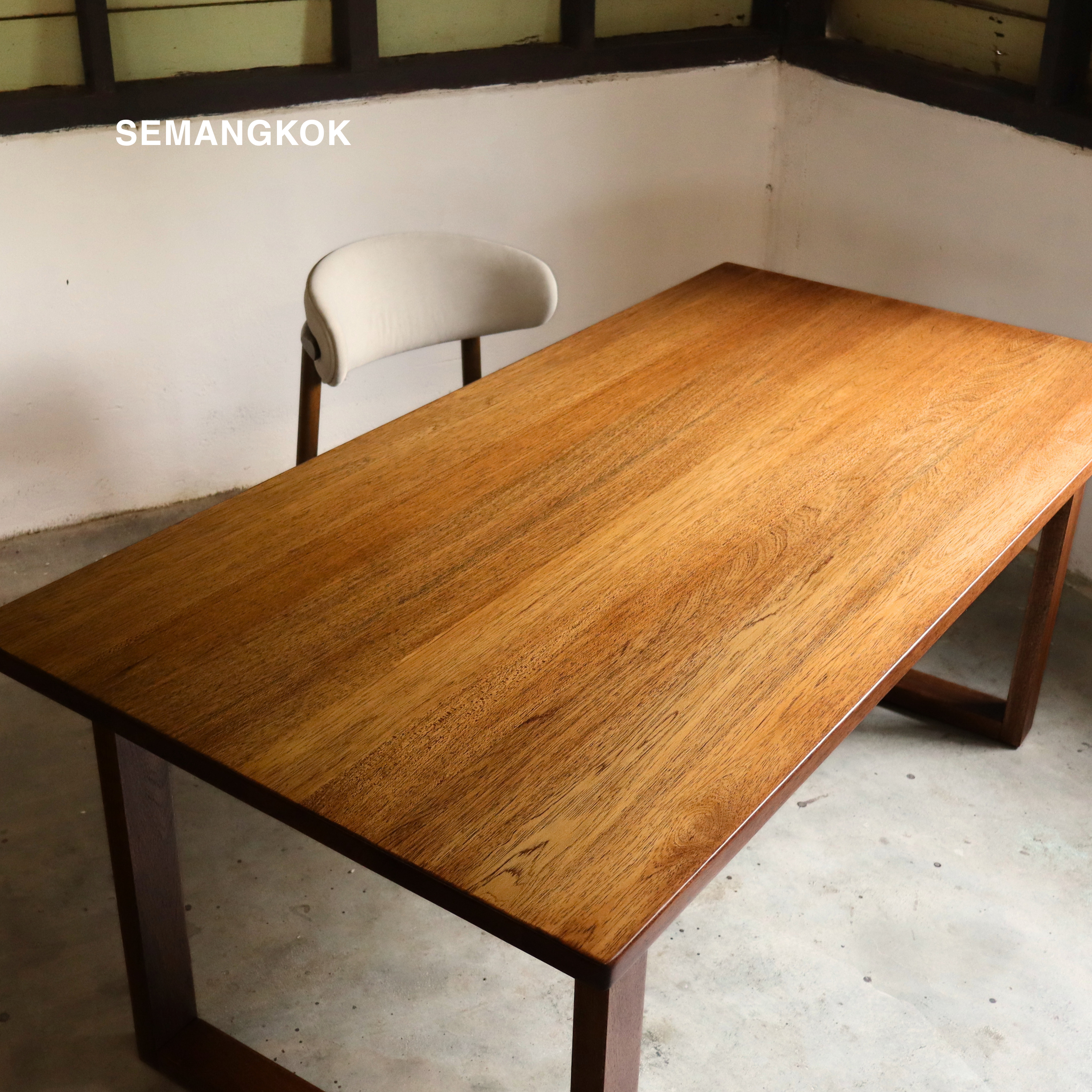 JERRY Dining Table