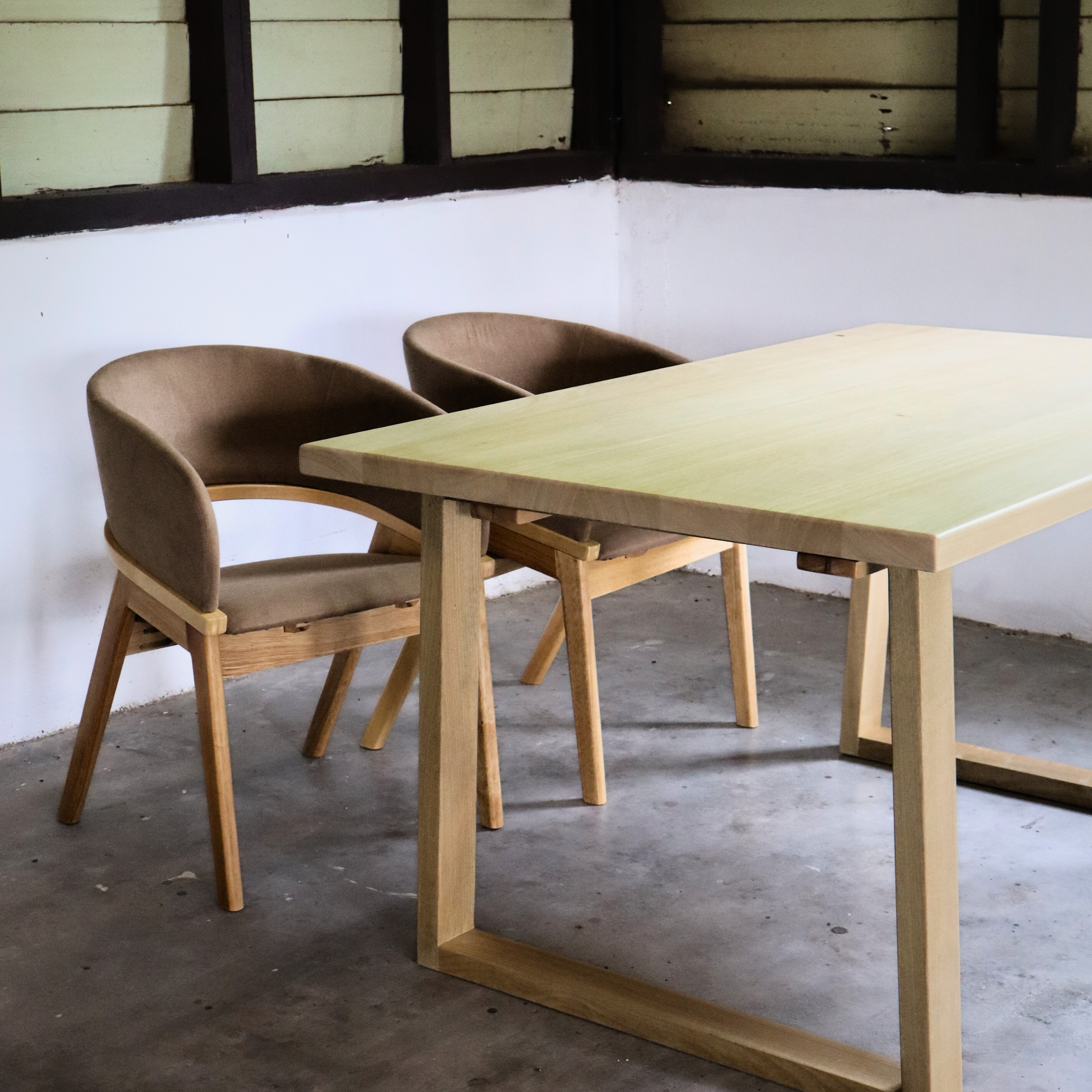 JERRY Dining Table