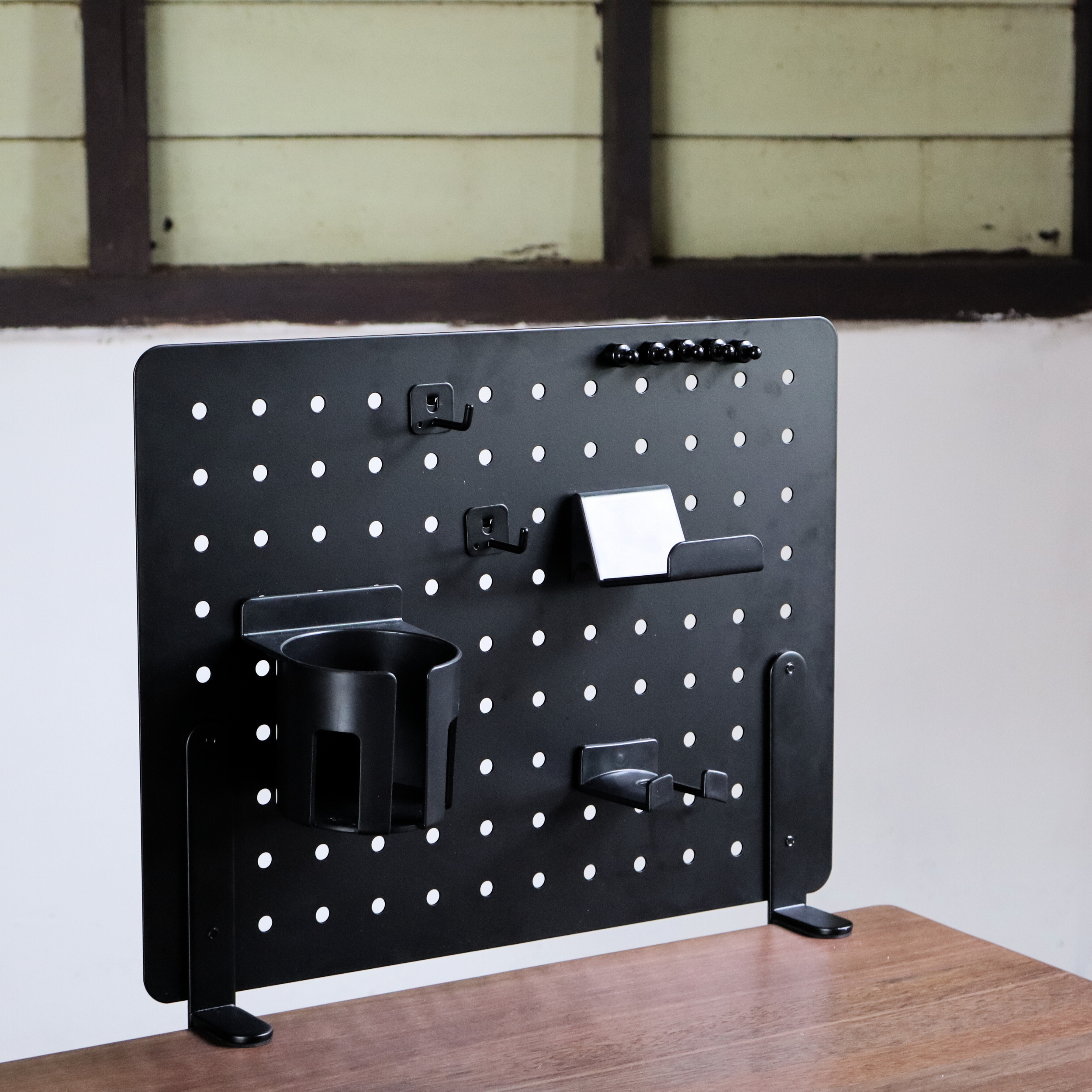 LEVI Pegboard with accessories