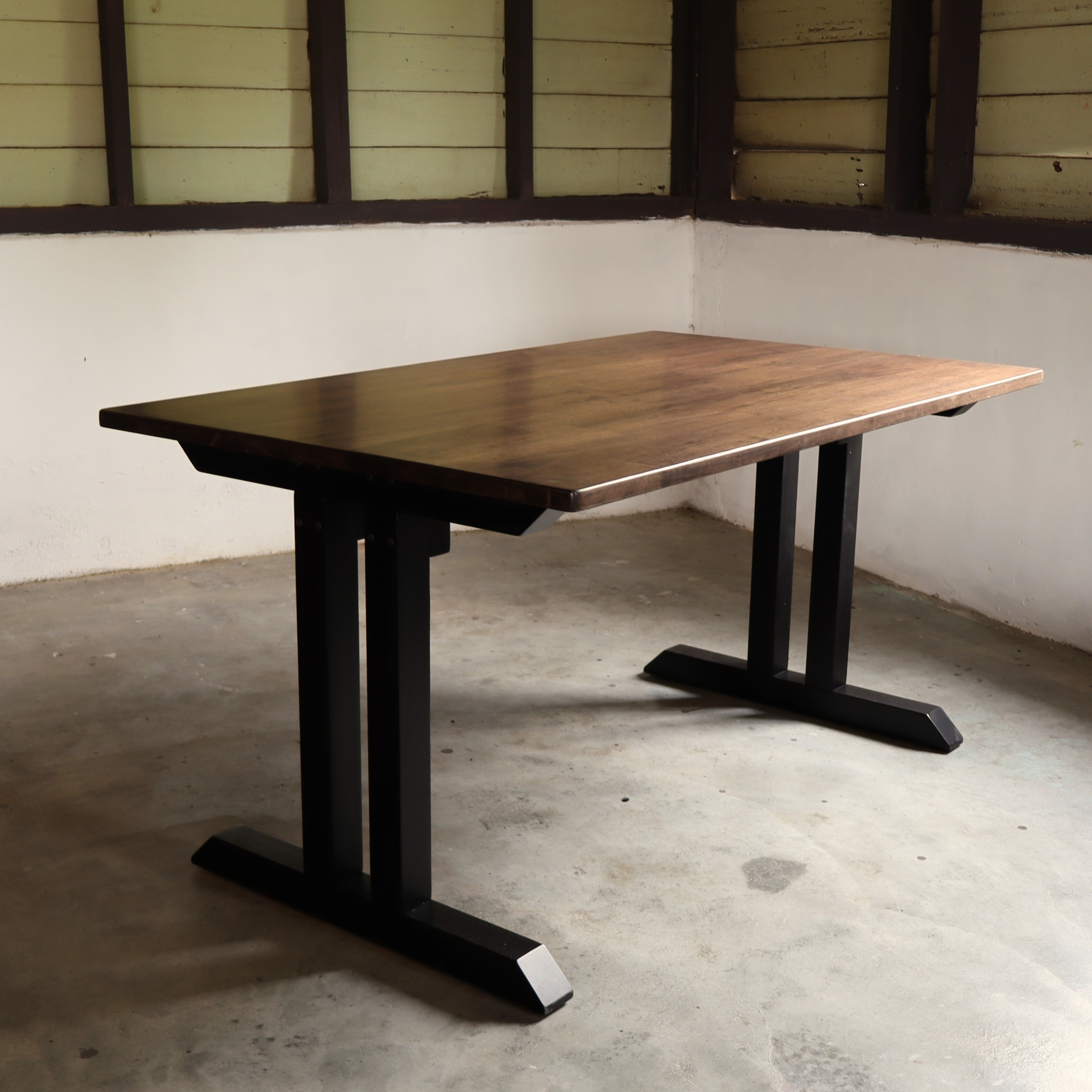 ITZEL Dining Table