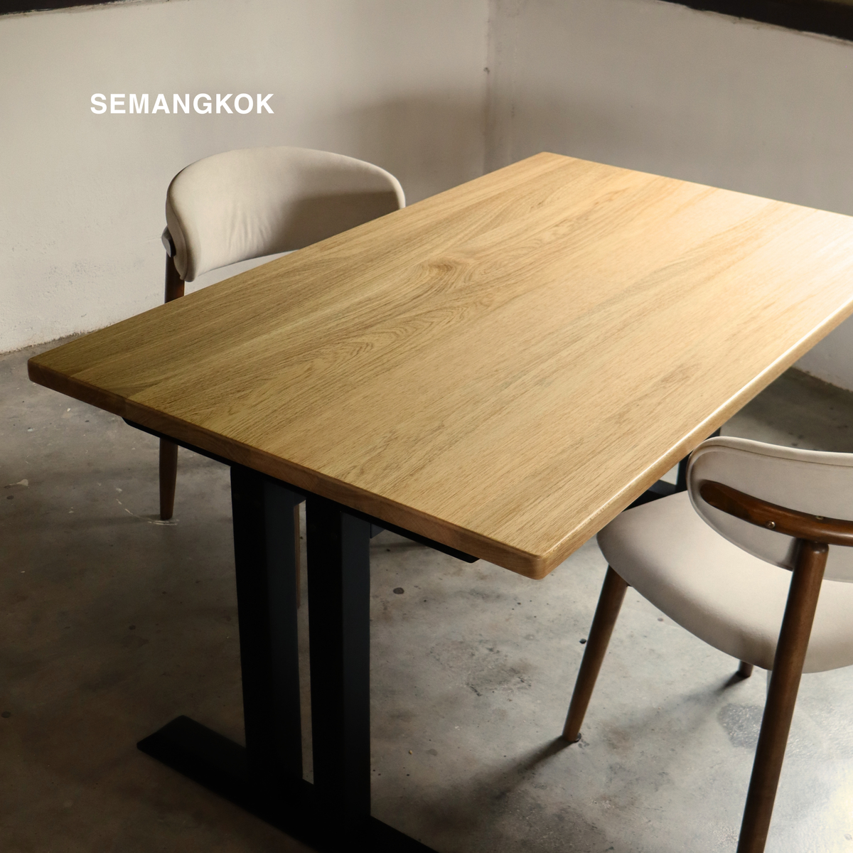 ITZEL Dining Table