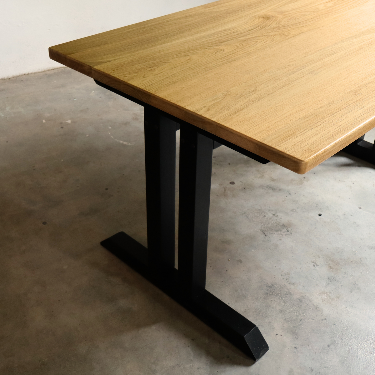 ITZEL Dining Table