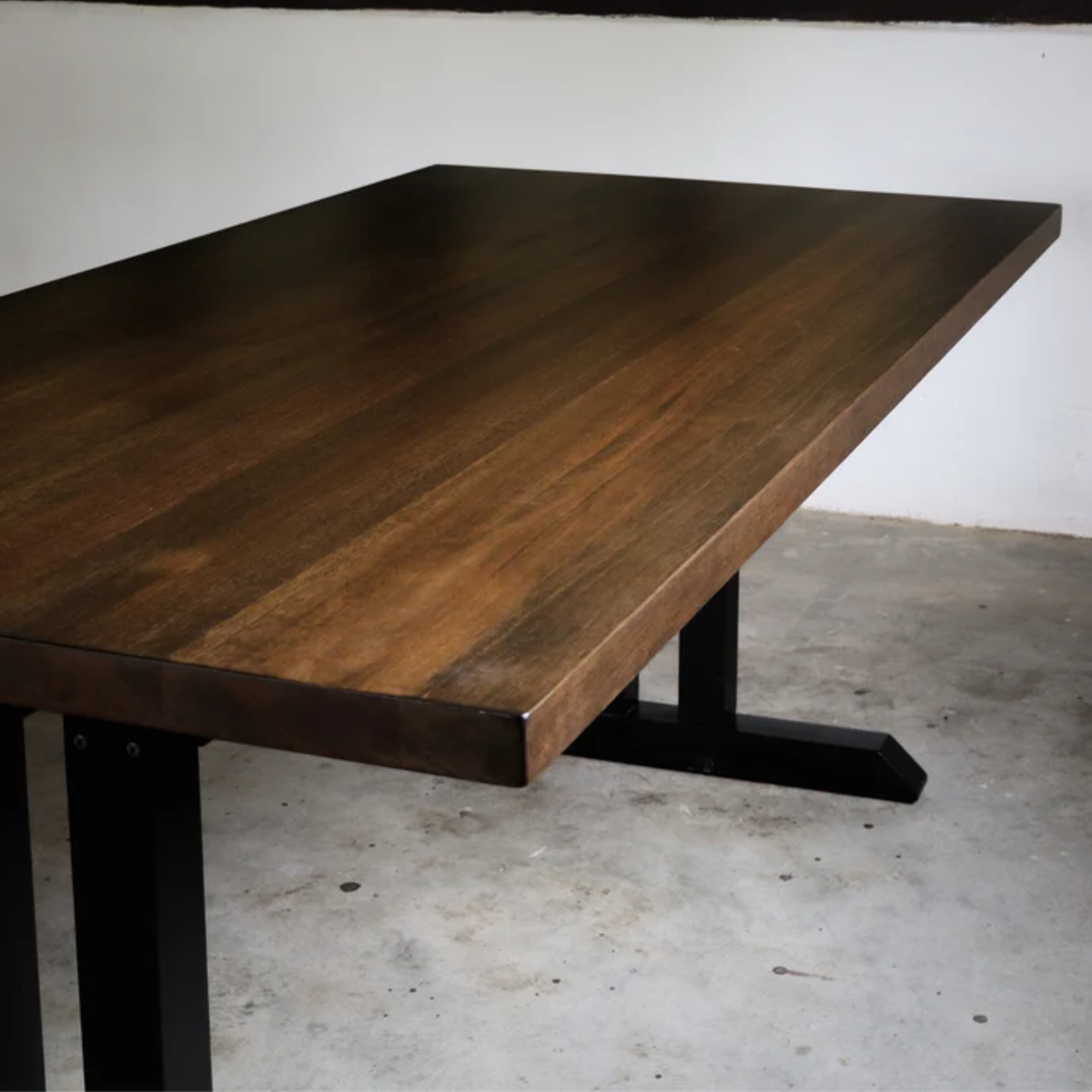 ITZEL Dining Table