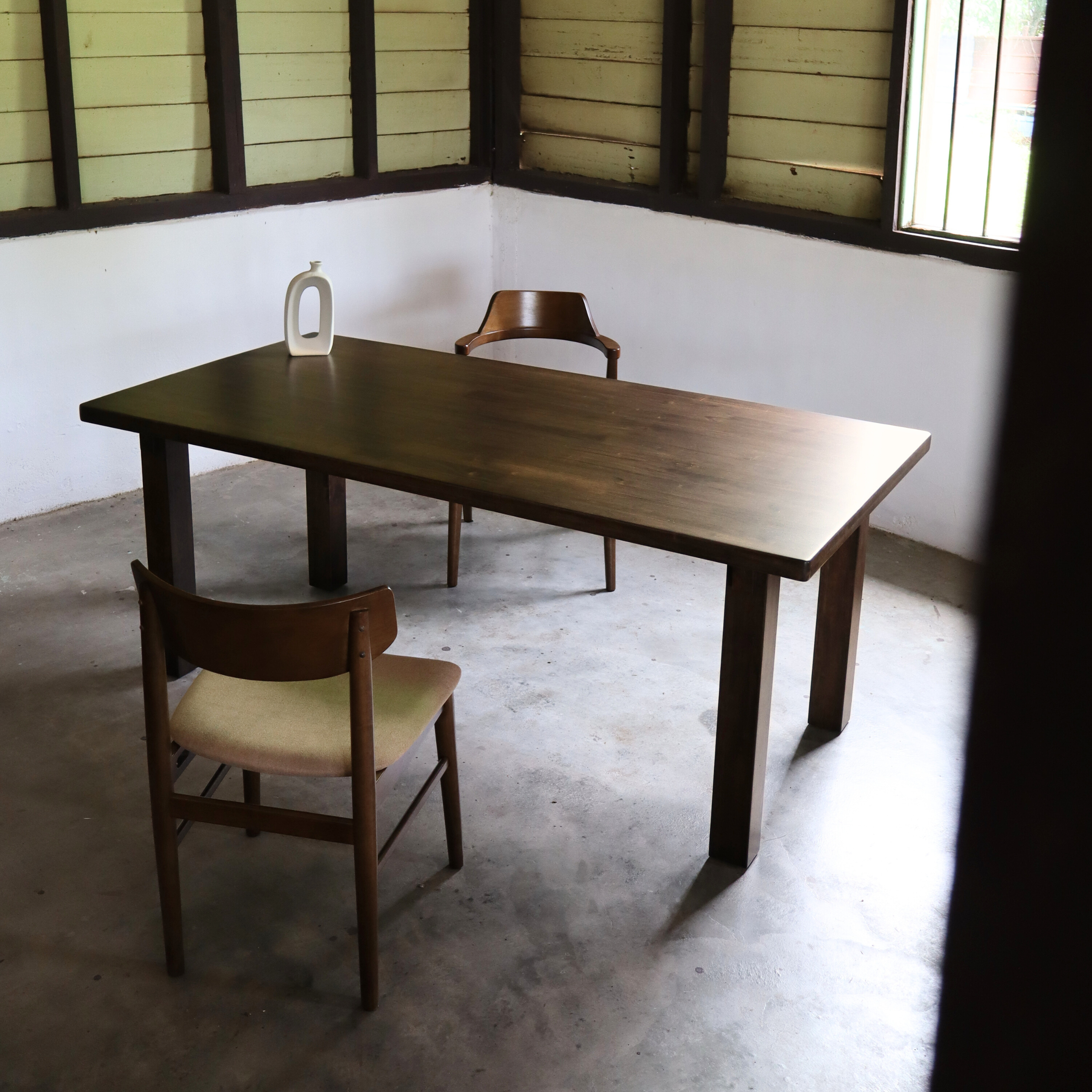KUDA Dining Table