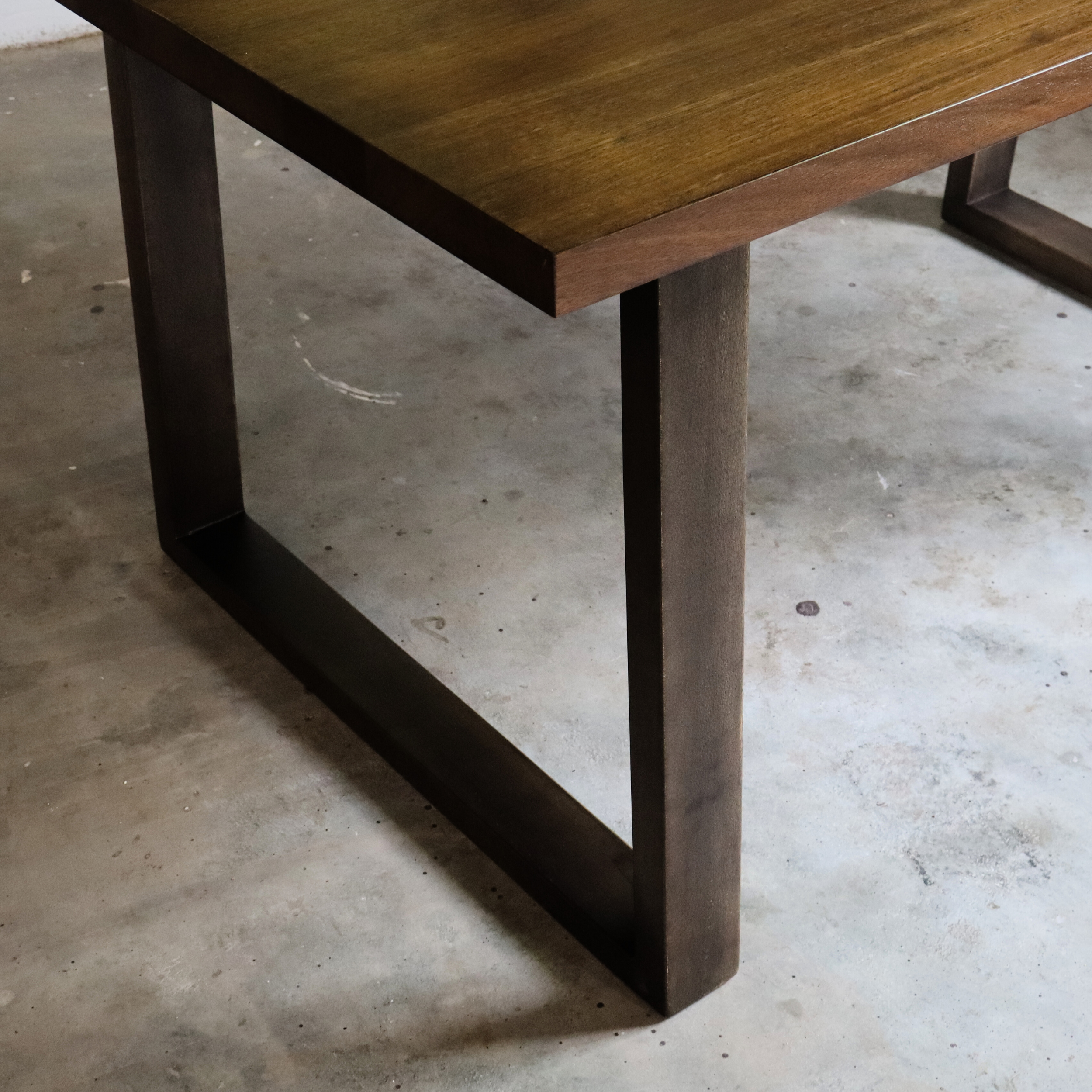 JERRY Dining Table