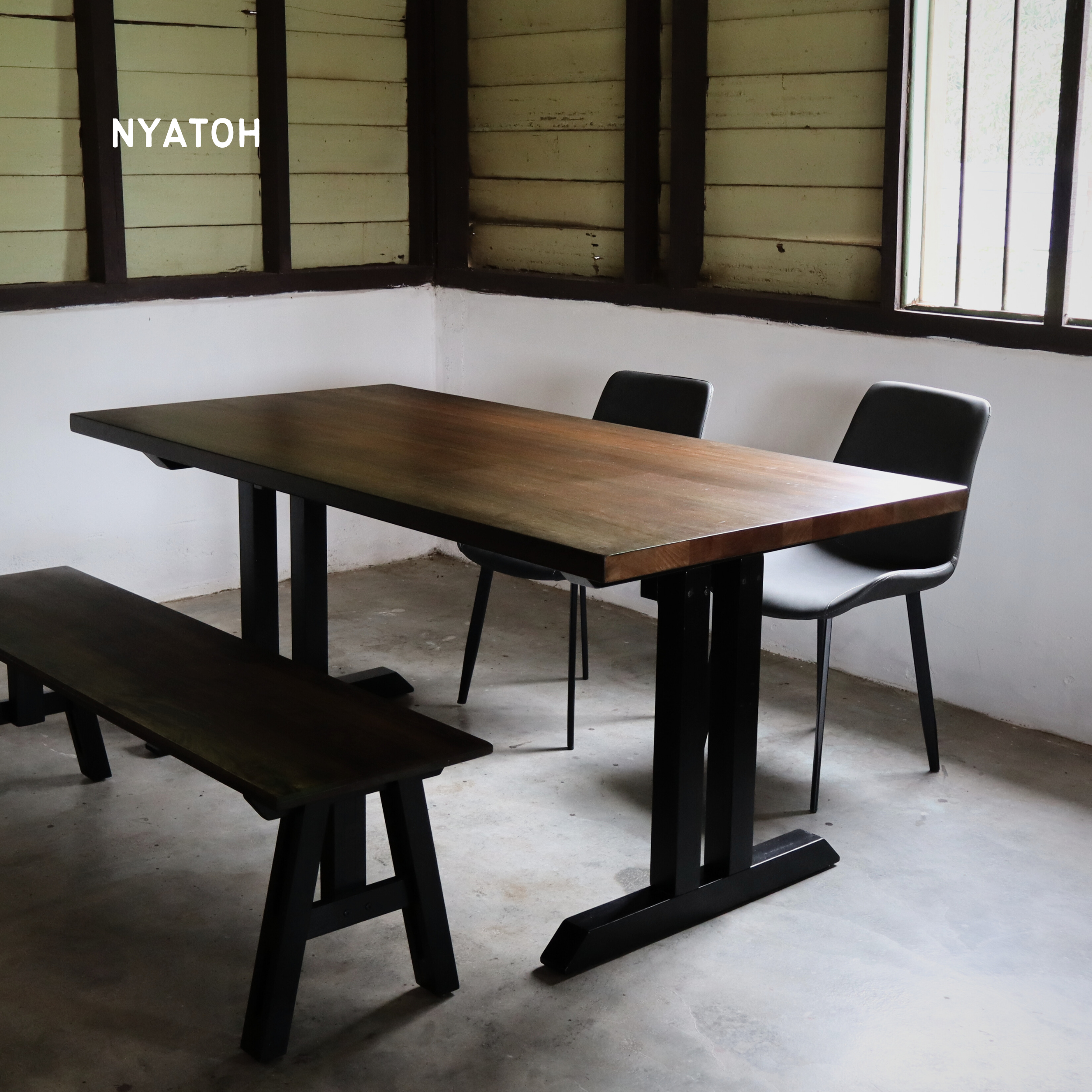 SPIRO Dining Table