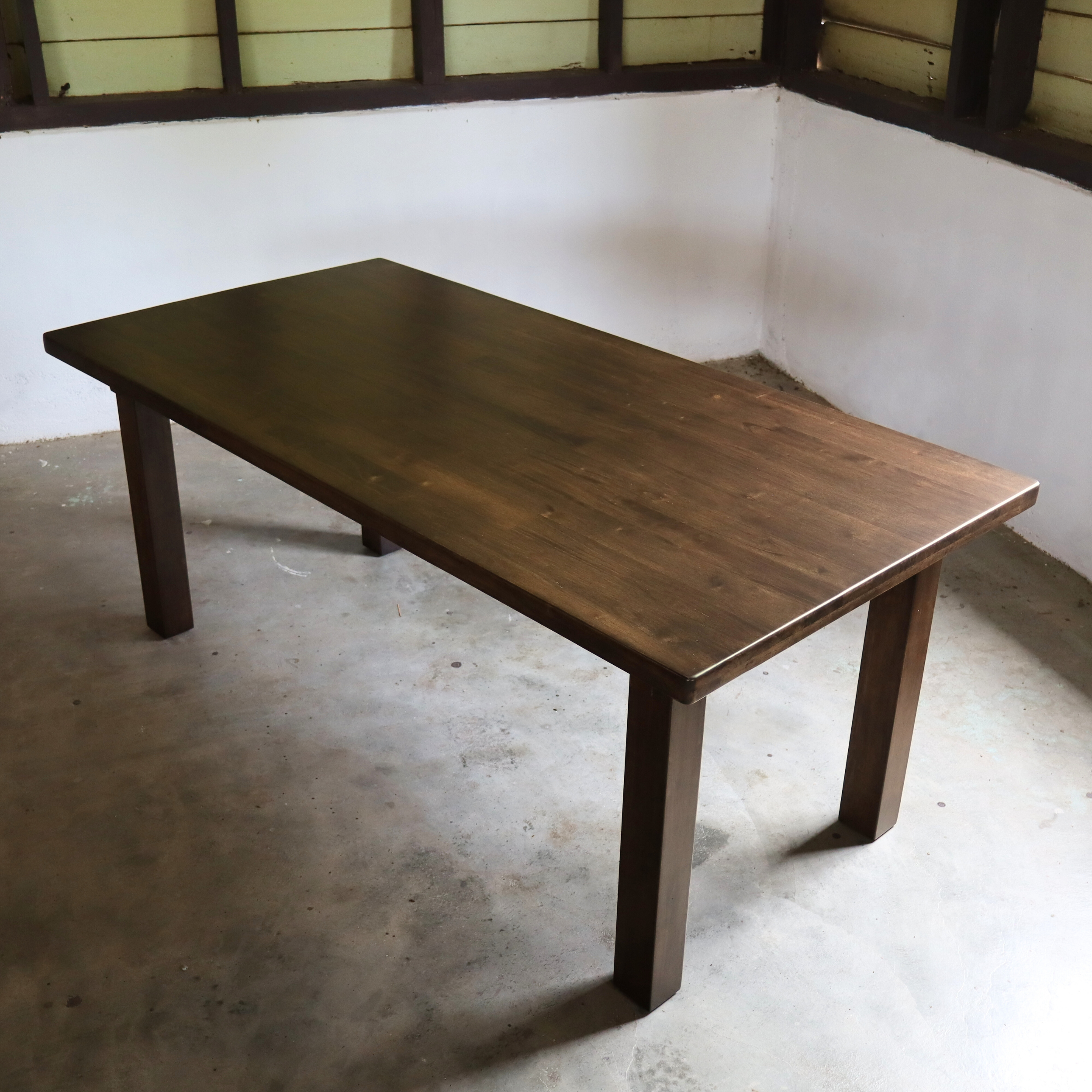 KUDA Dining Table