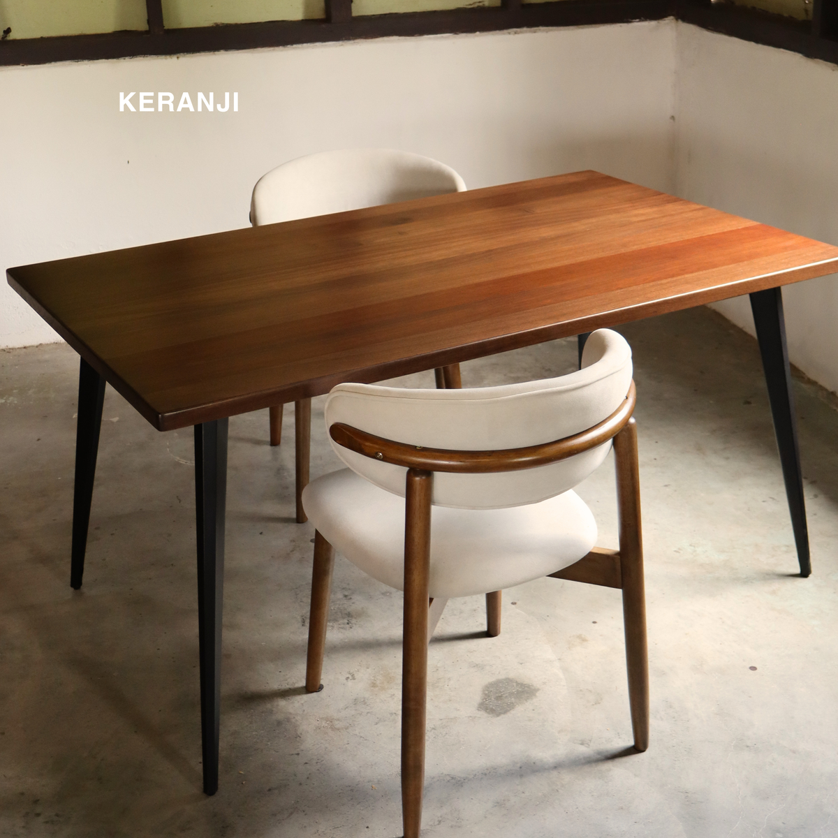 AVERY Dining Table