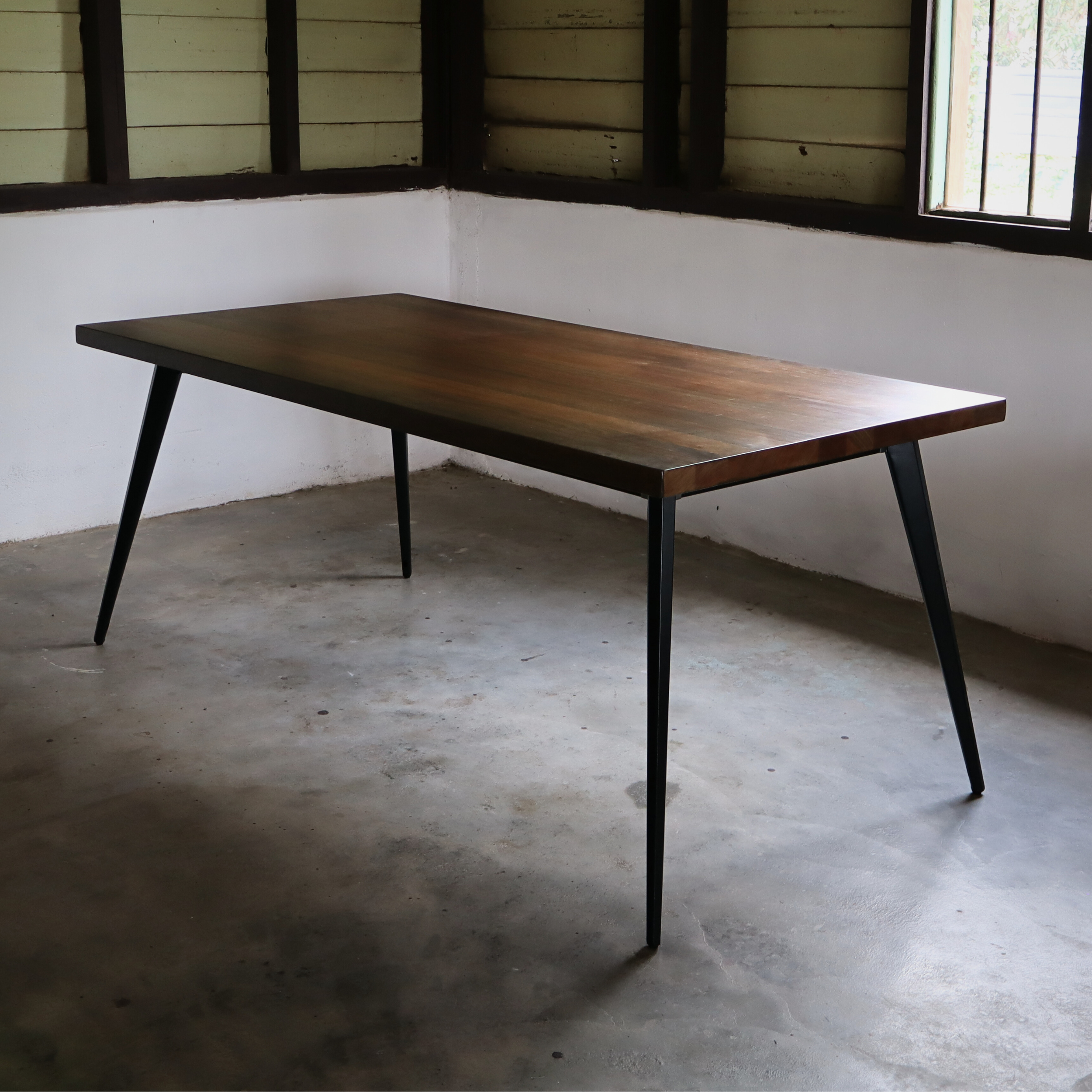 AVERY Dining Table