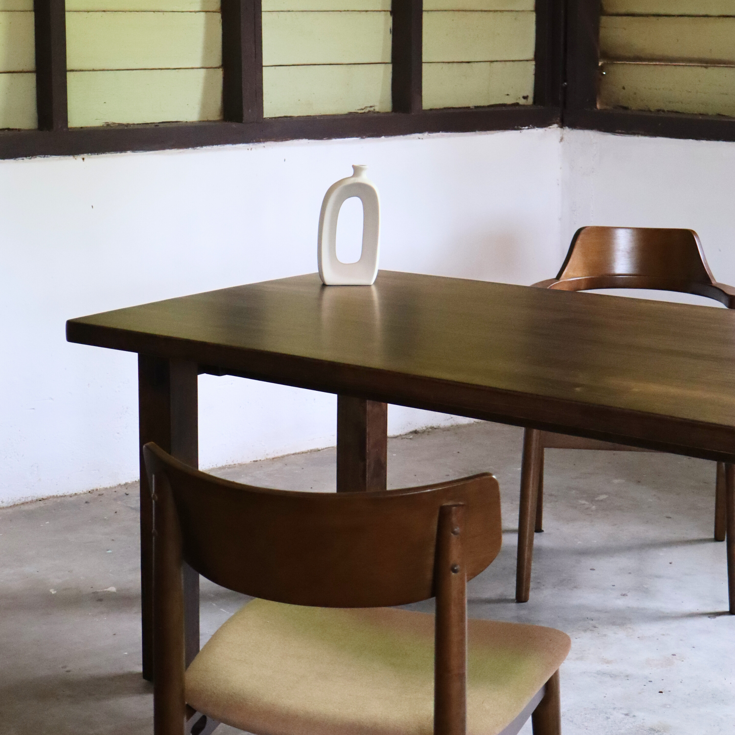 KUDA Dining Table