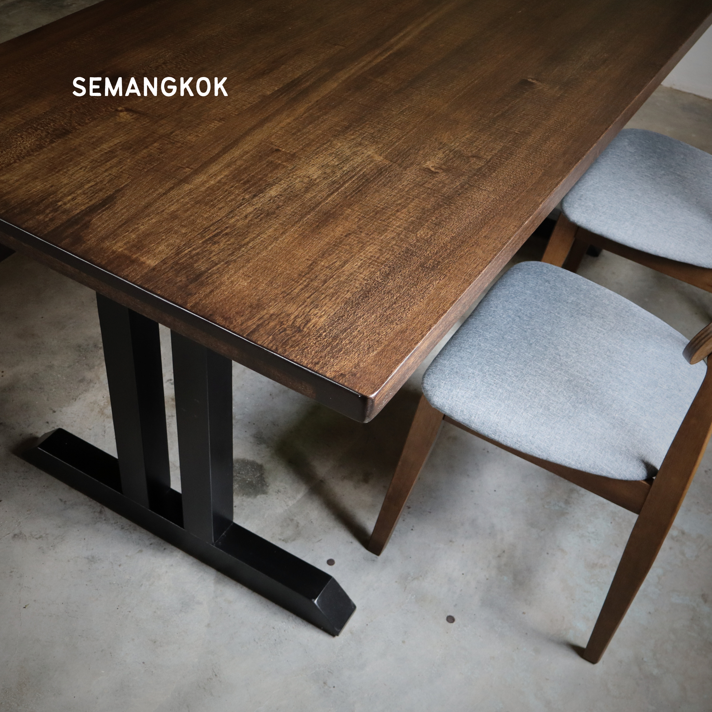 SPIRO Dining Table