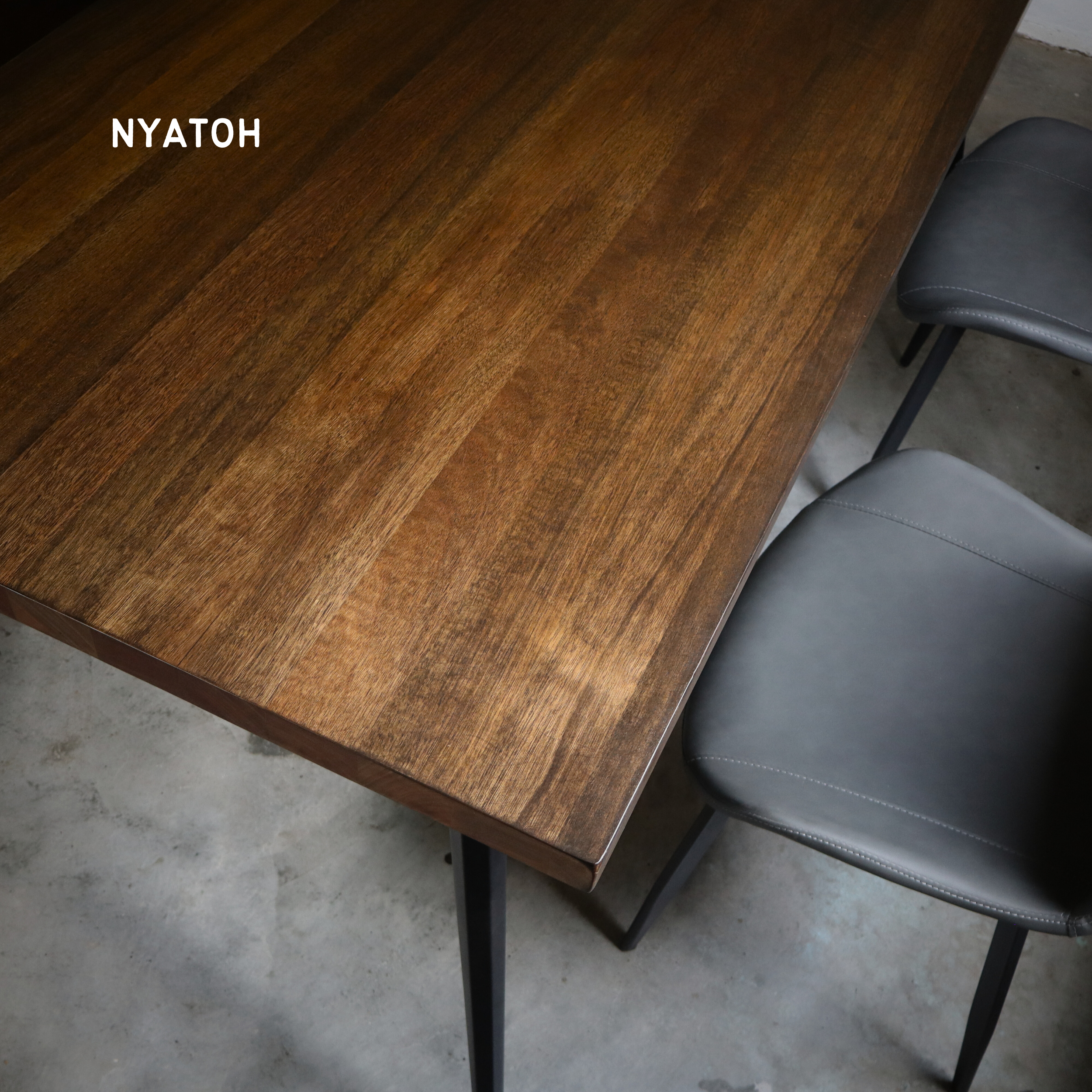 AVERY Dining Table