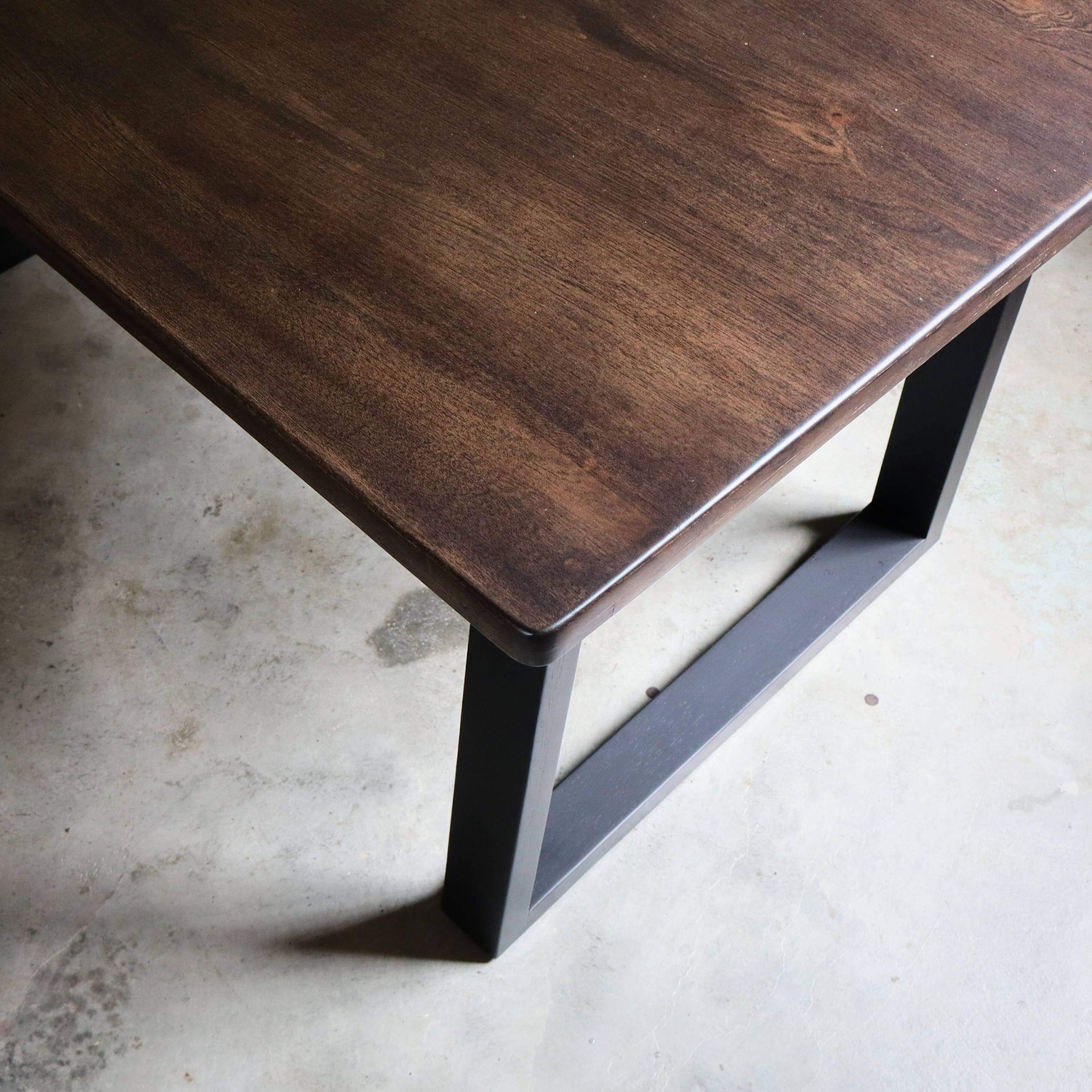 JERRY Dining Table (Black Leg)