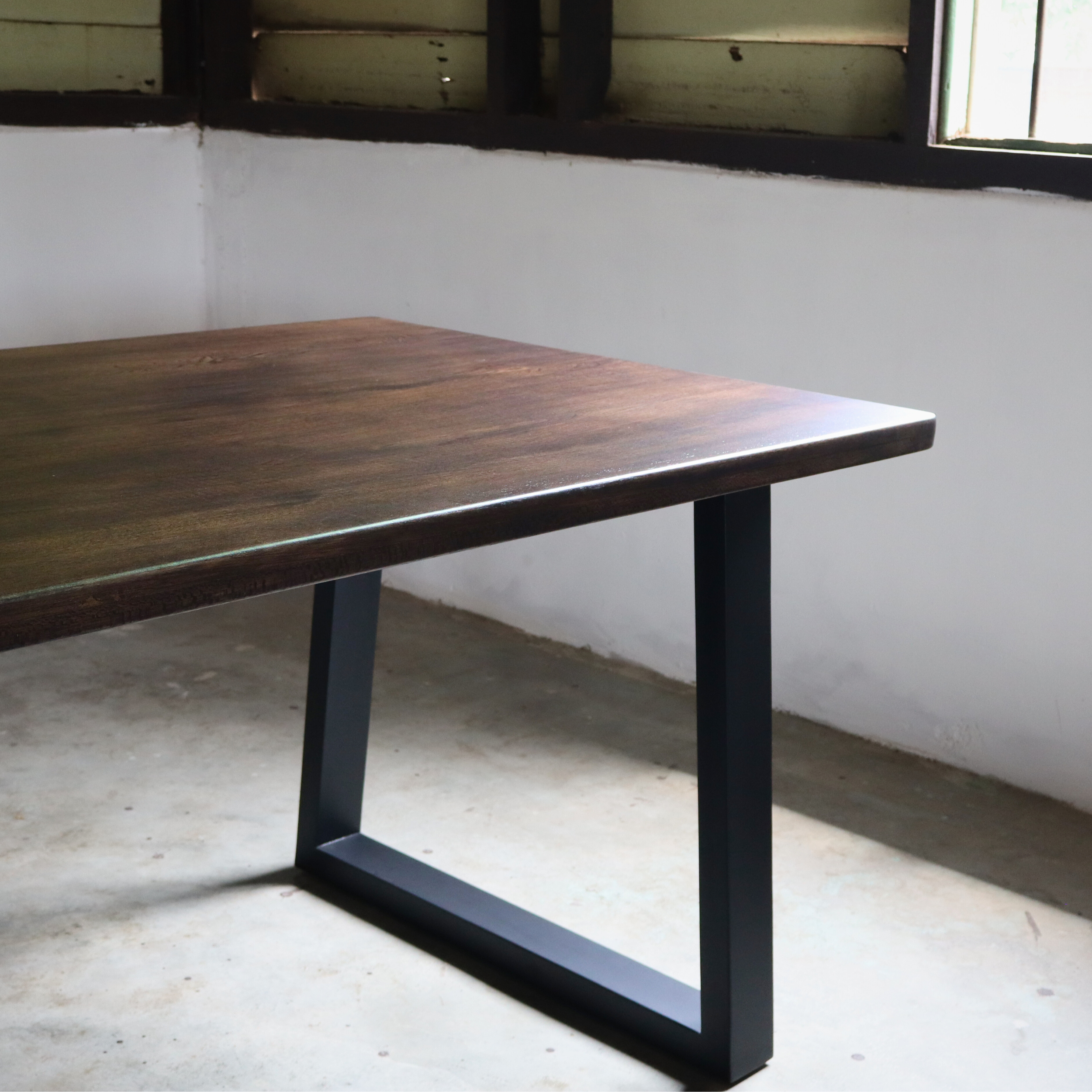 JERRY Dining Table (Black Leg)
