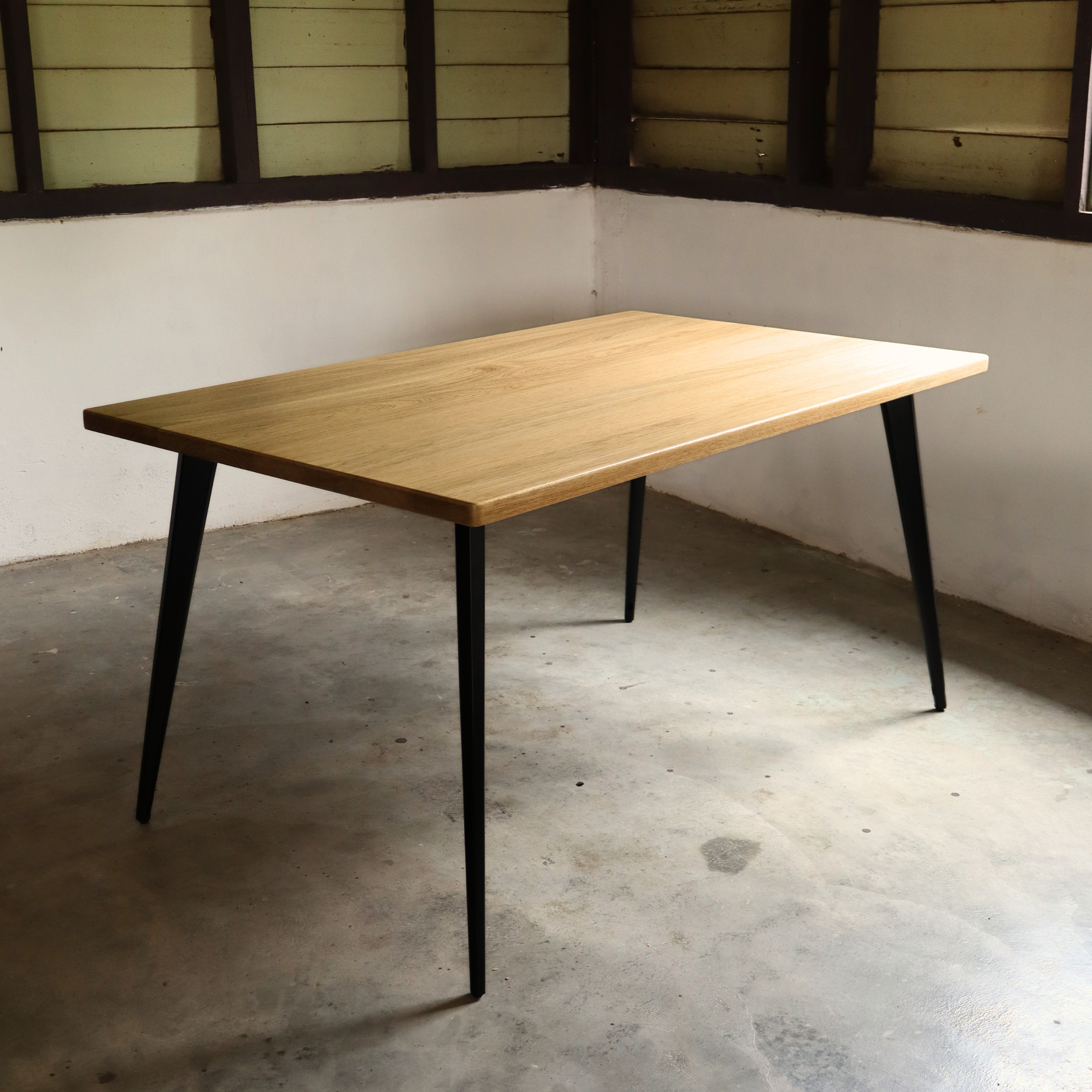 AVERY Dining Table