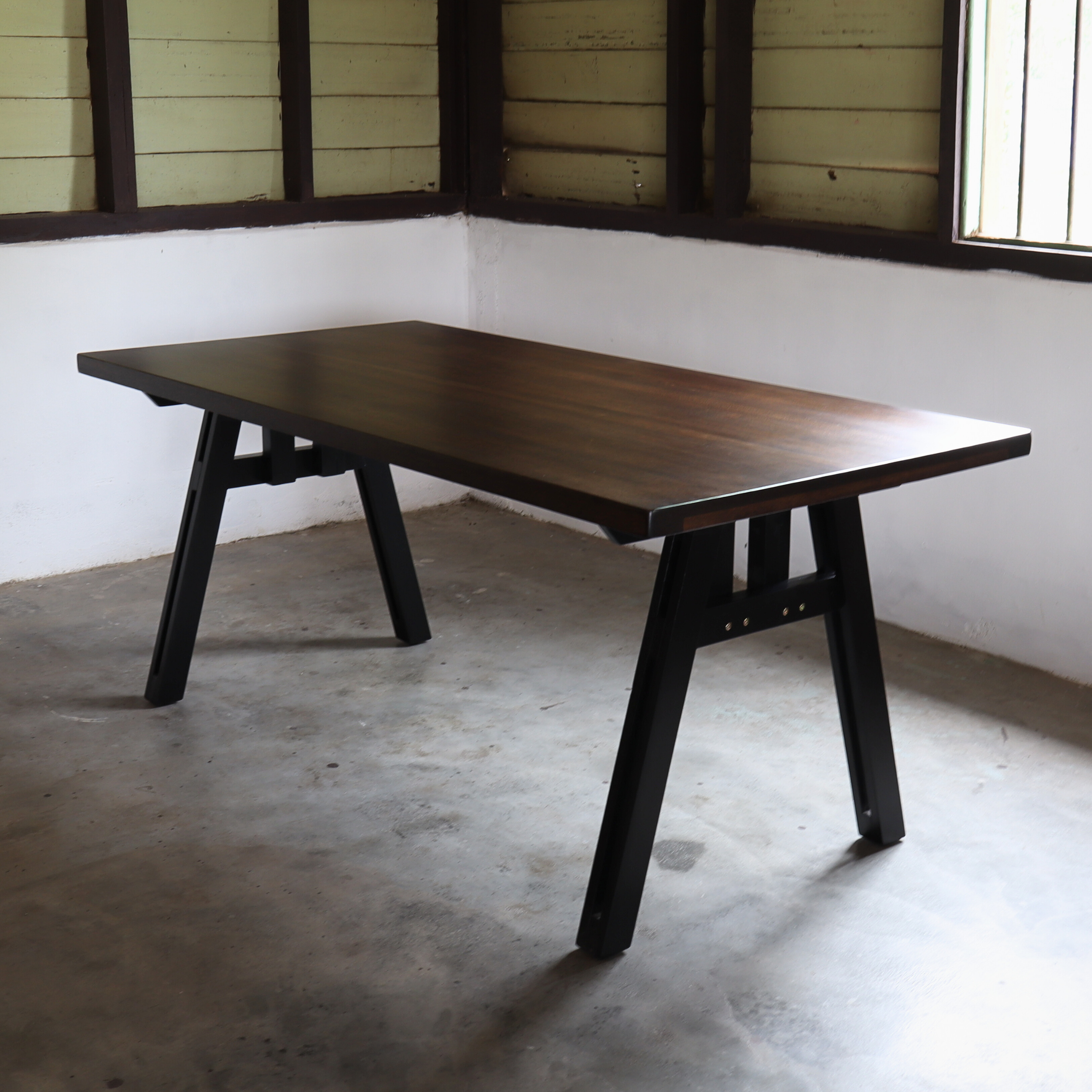 SILKO Dining Table