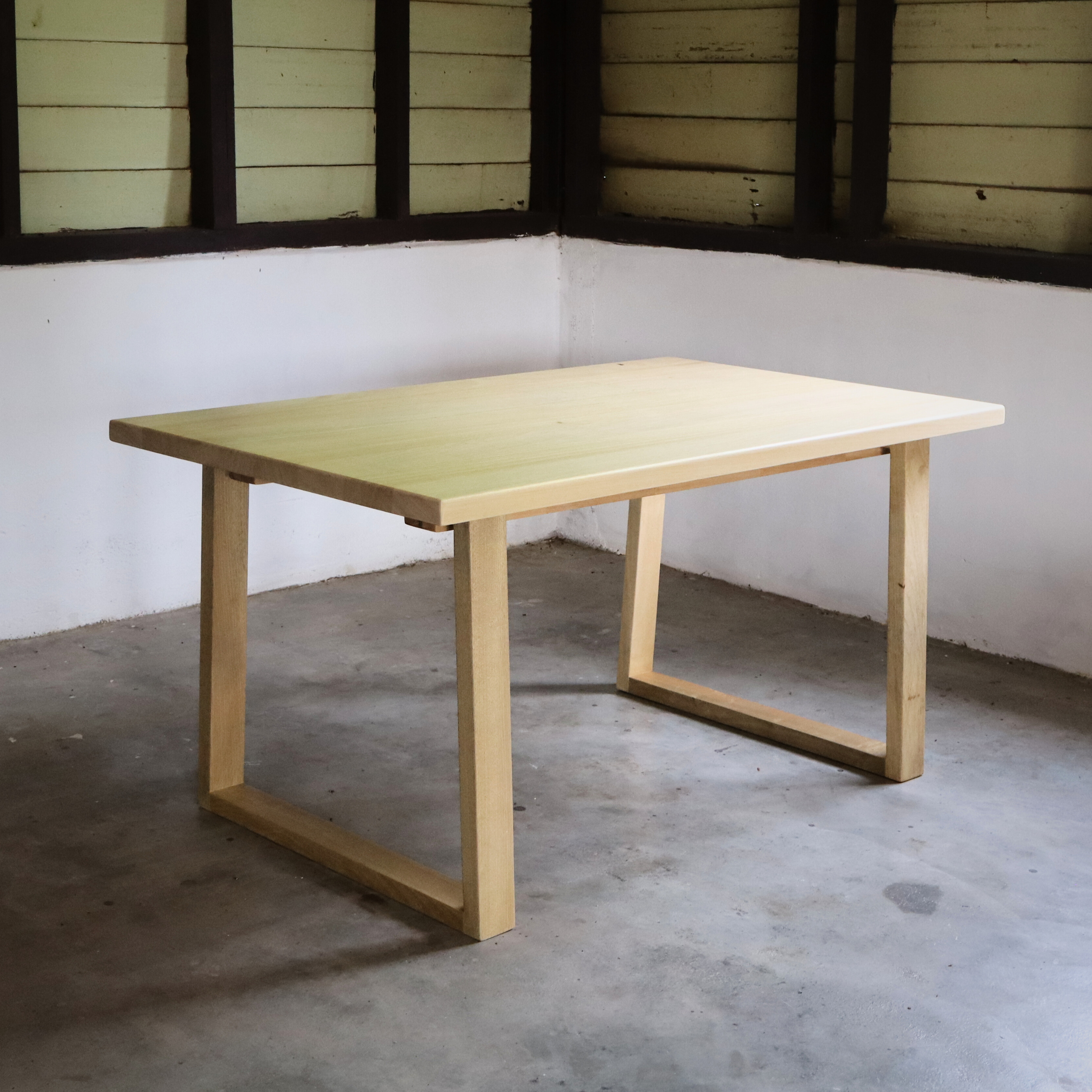 JERRY Dining Table