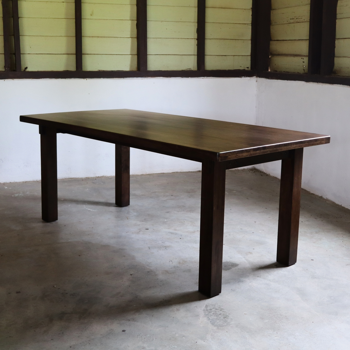 KUDA Dining Table