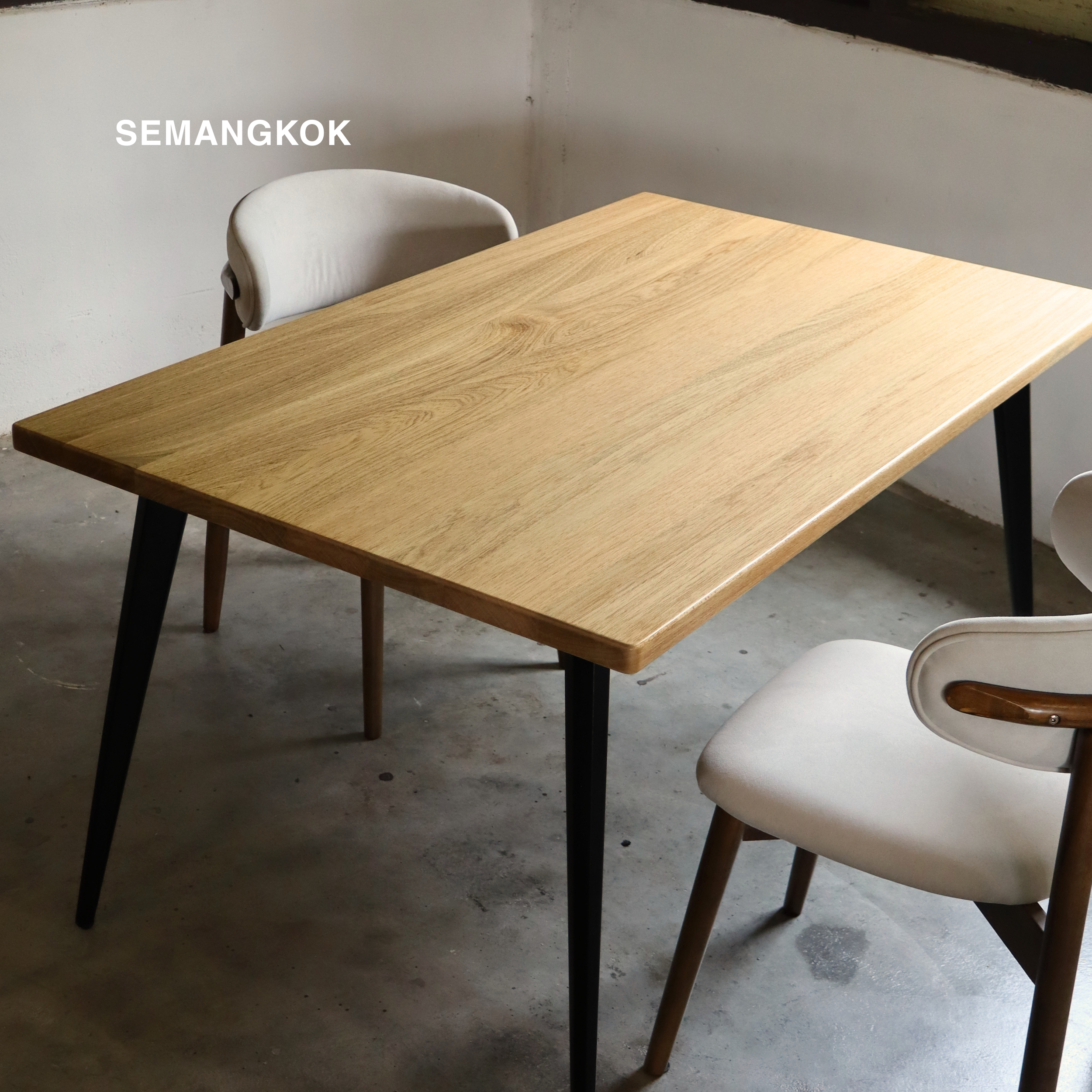 AVERY Dining Table