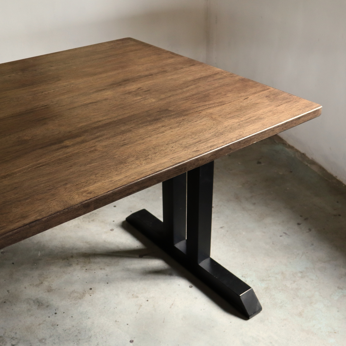 ITZEL Dining Table