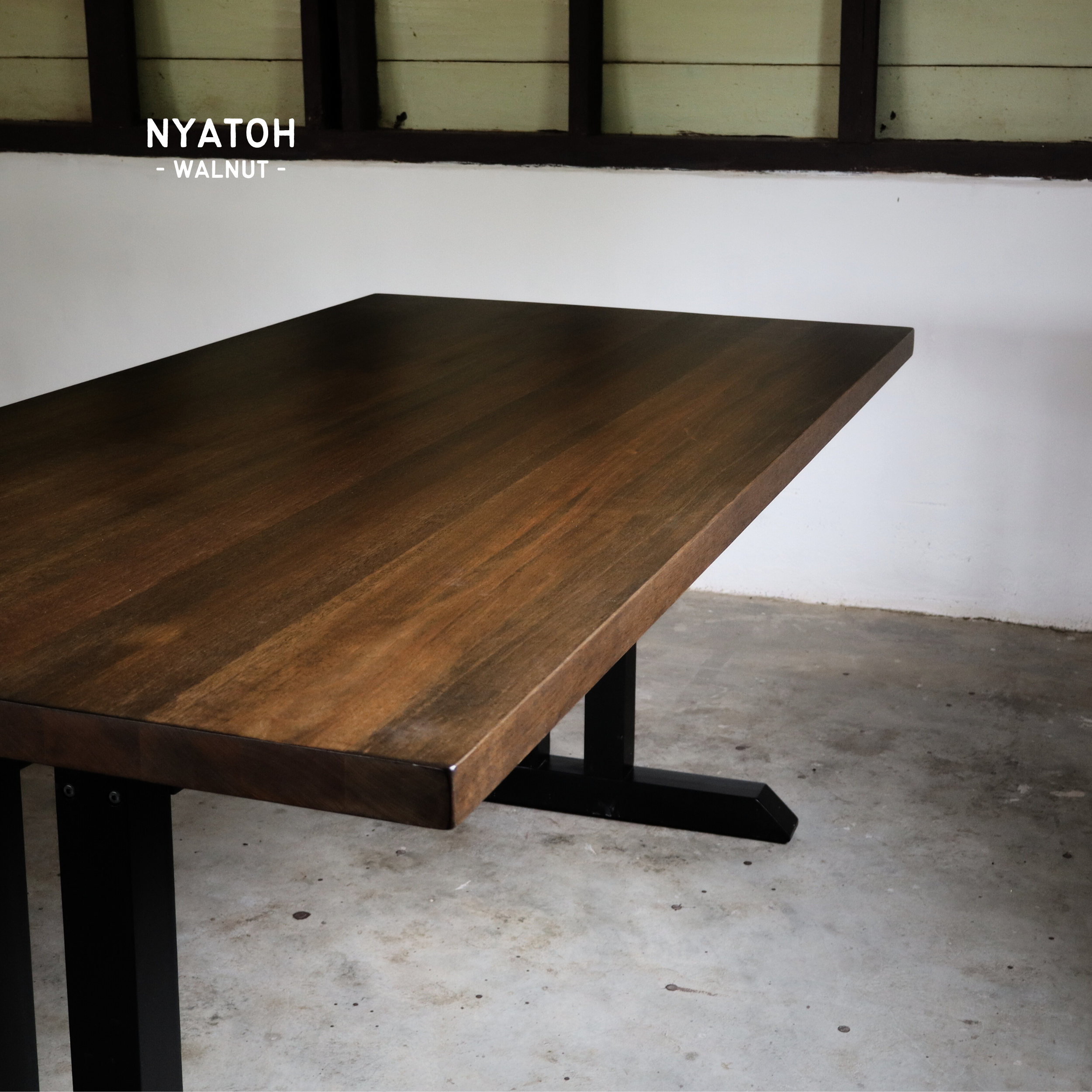 SPIRO Dining Table