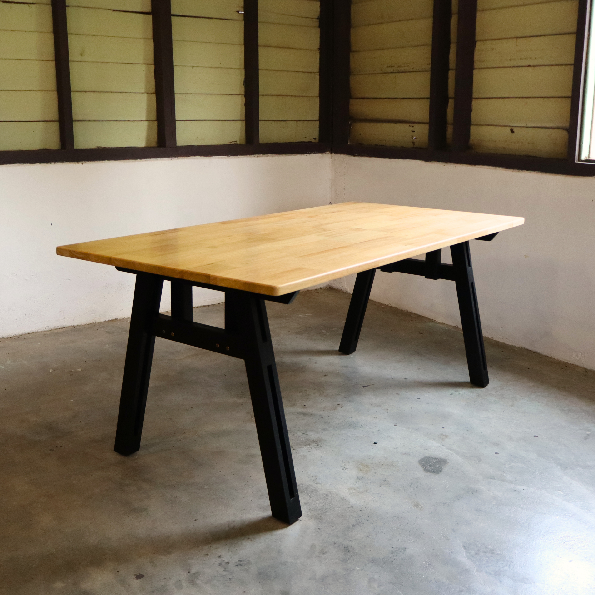 SILKO Dining Table