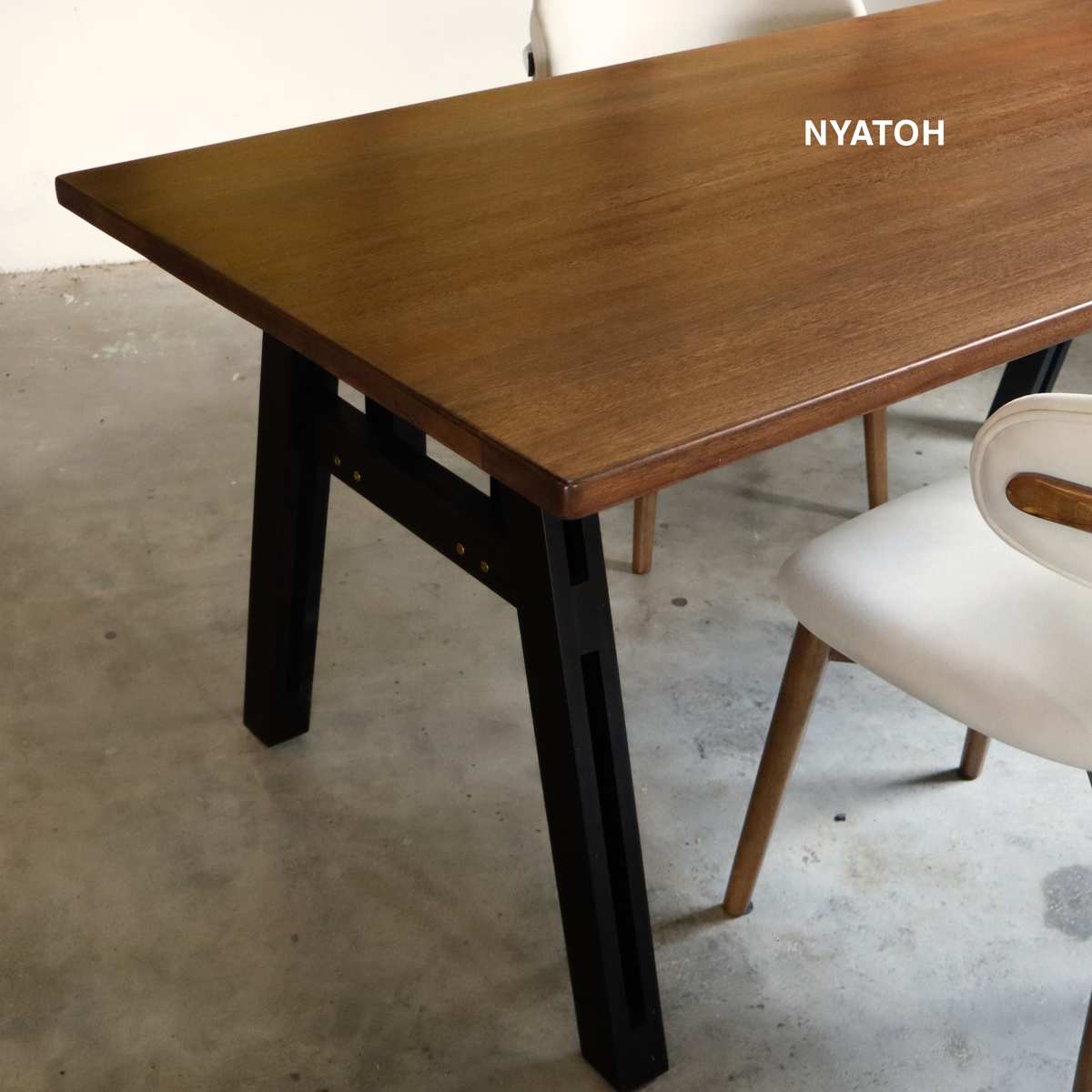 SILKO Dining Table