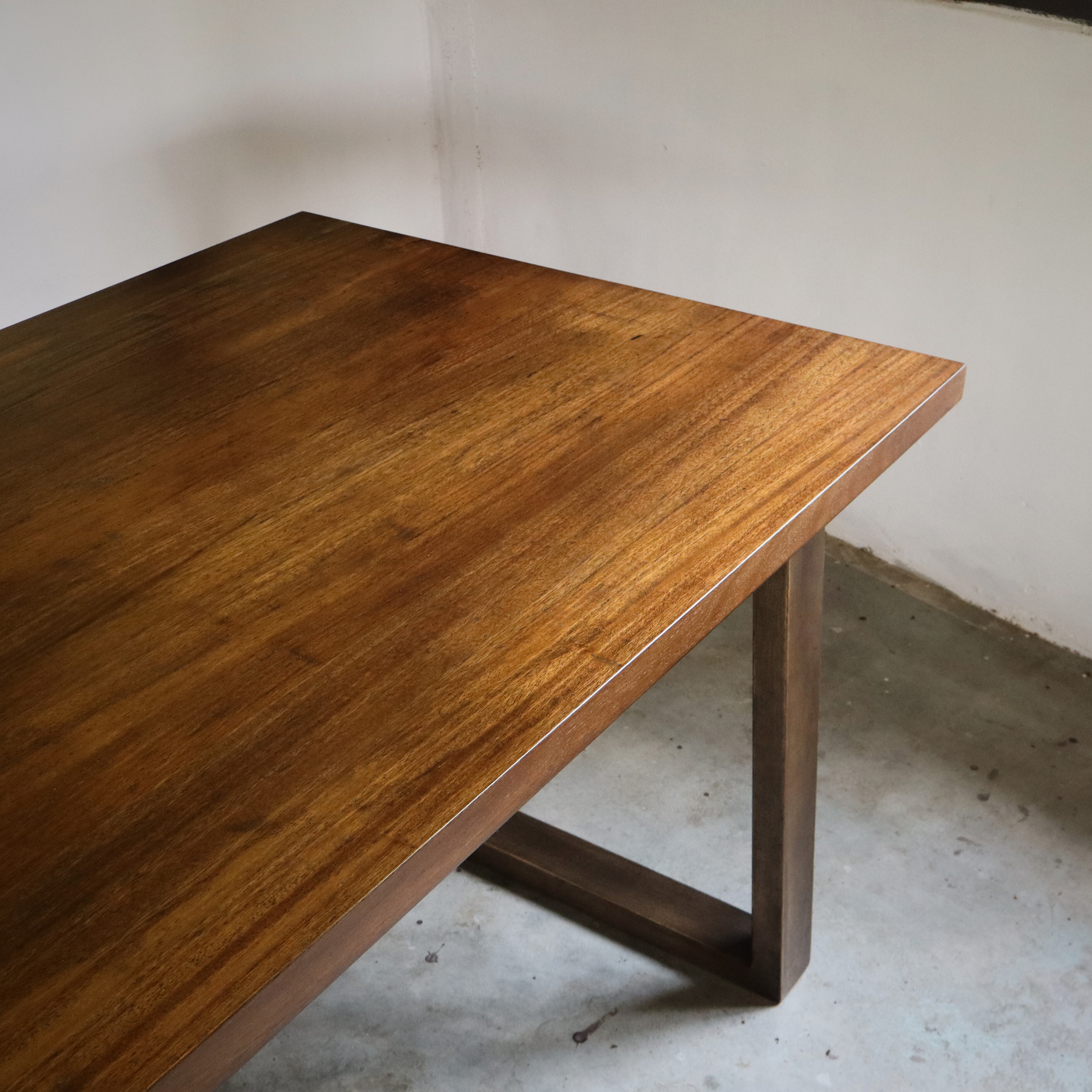 JERRY Dining Table