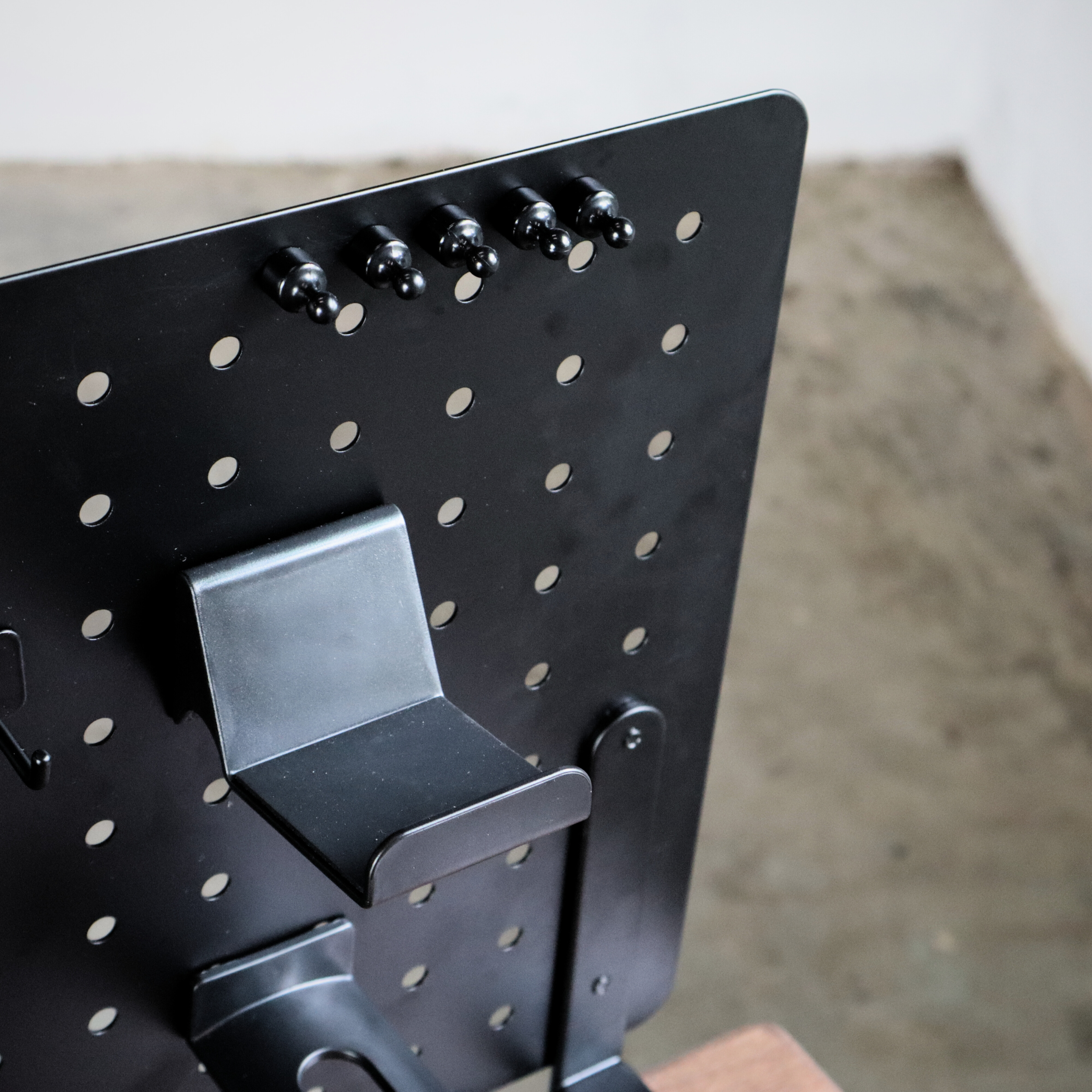 LEVI Pegboard with accessories