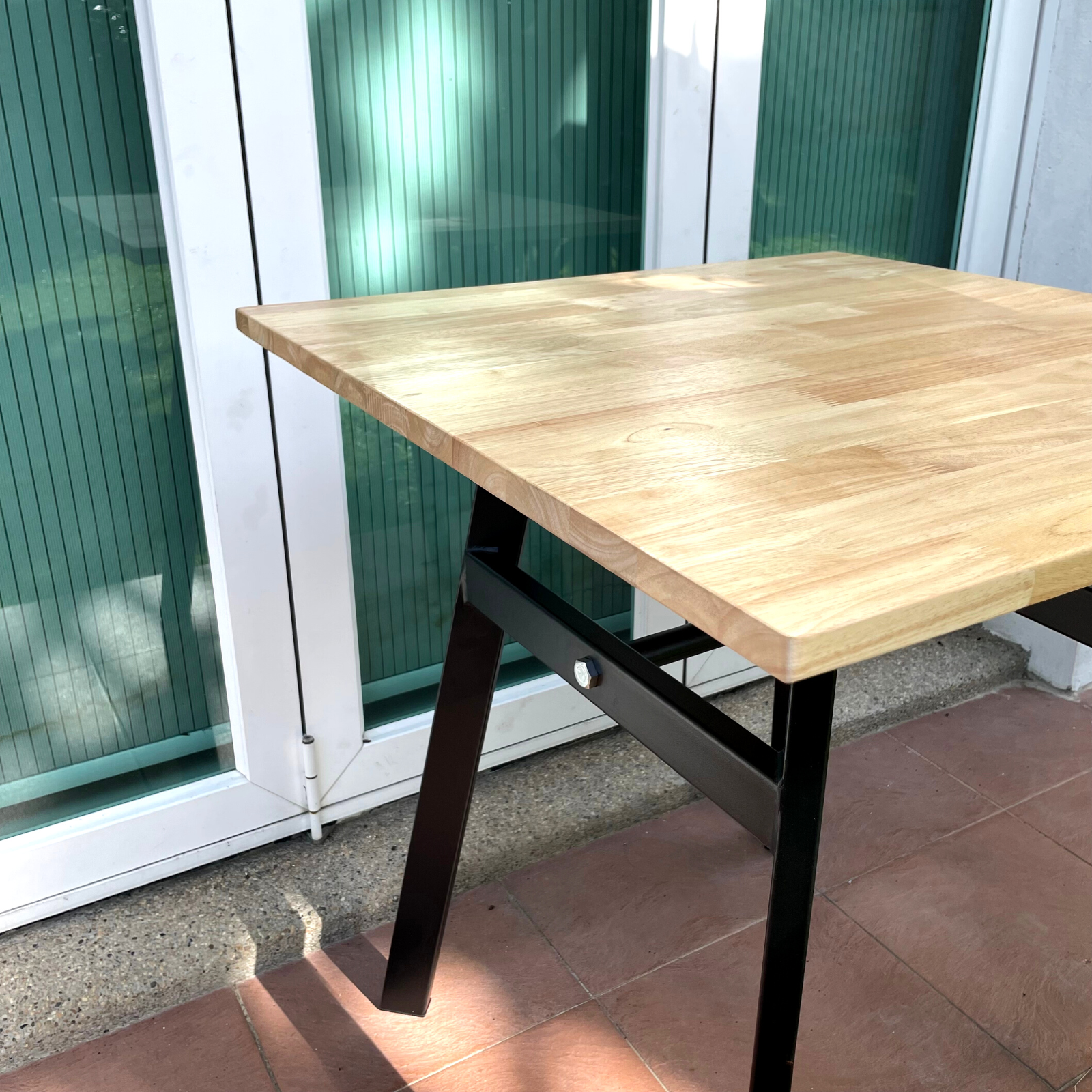 LUCKS Square Table