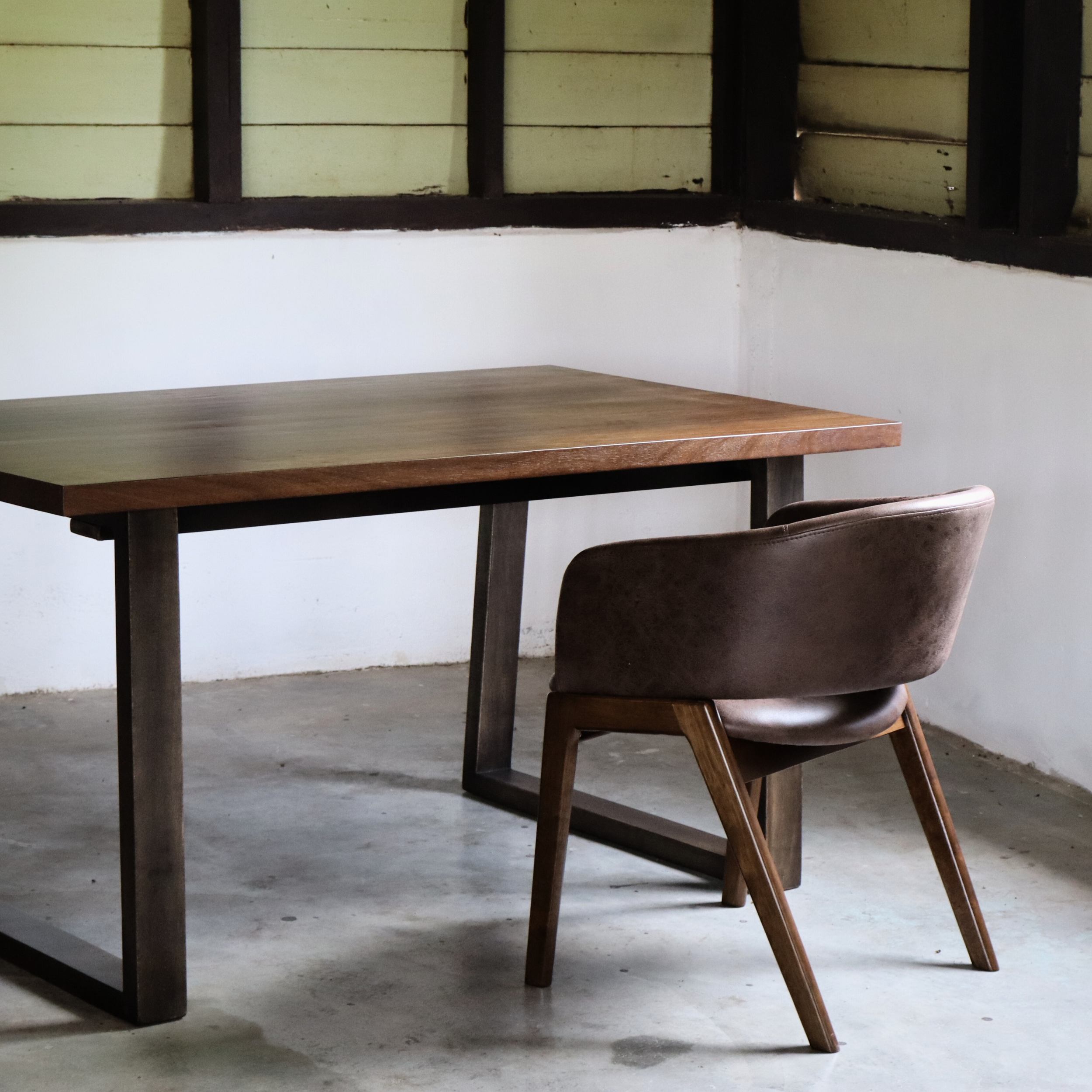 JERRY Dining Table