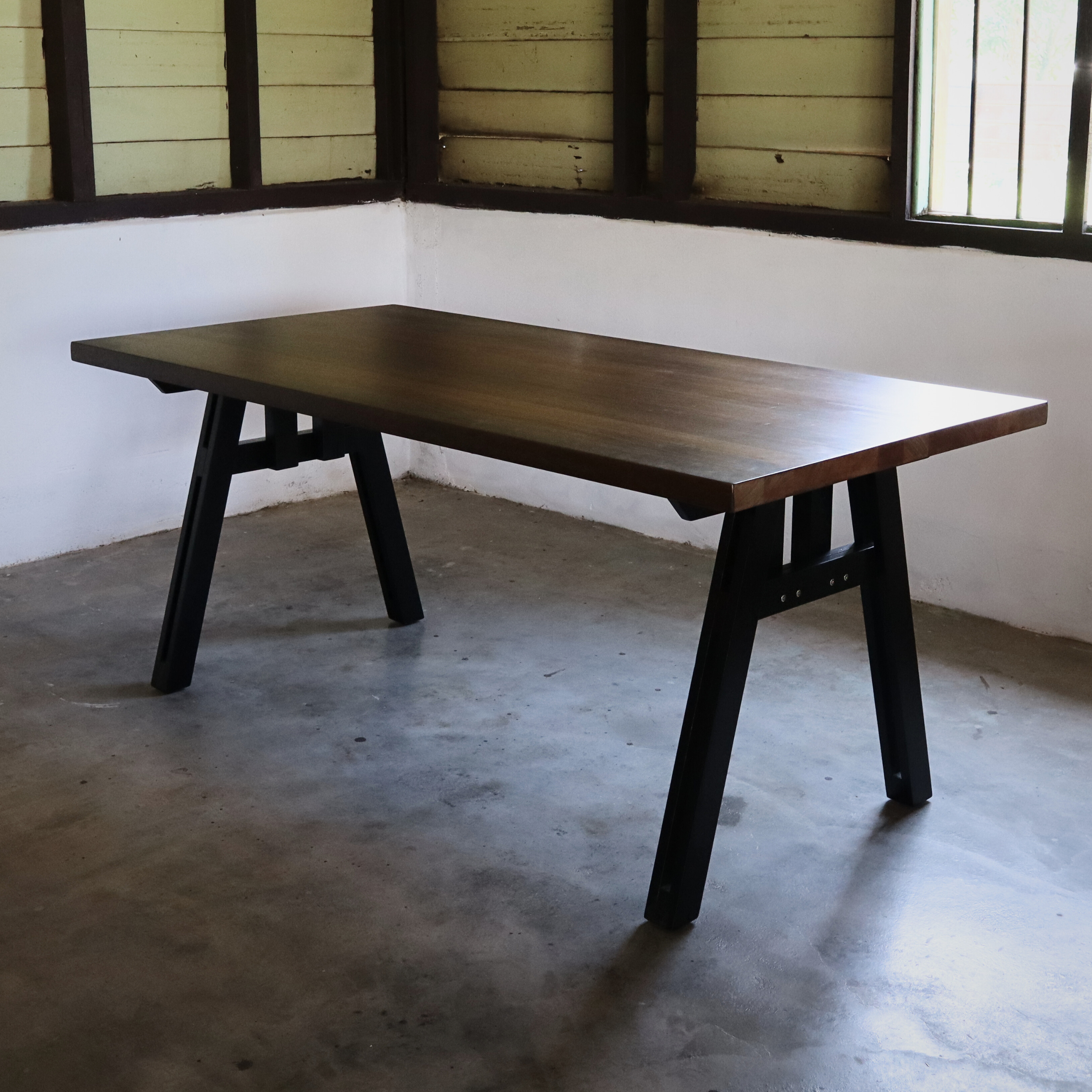 SILKO Dining Table