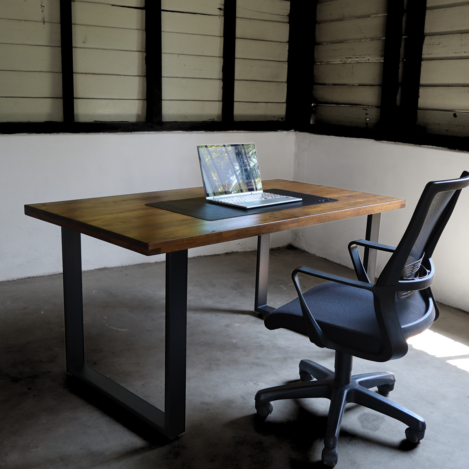 Solid wood working desk