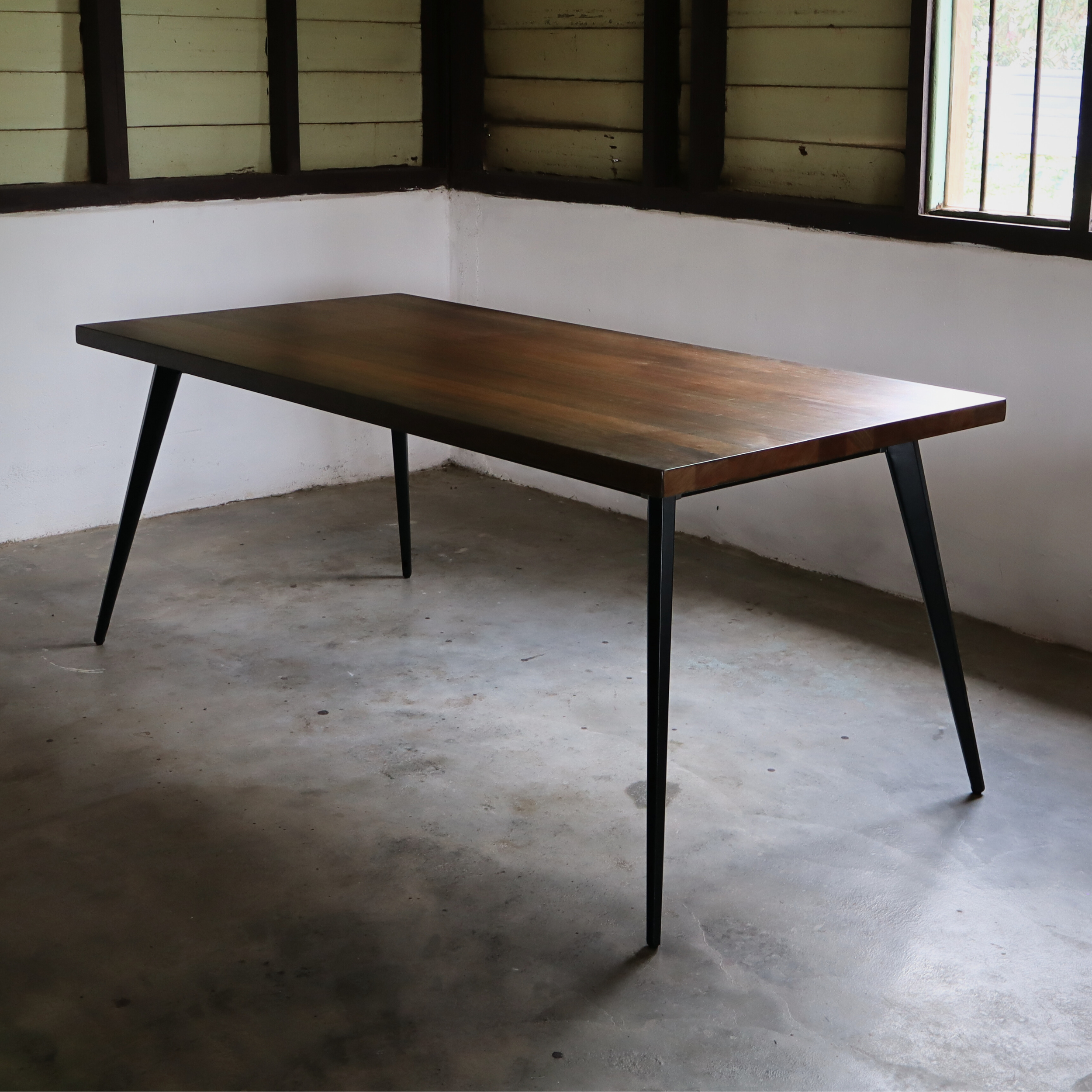 Avery Dining Table