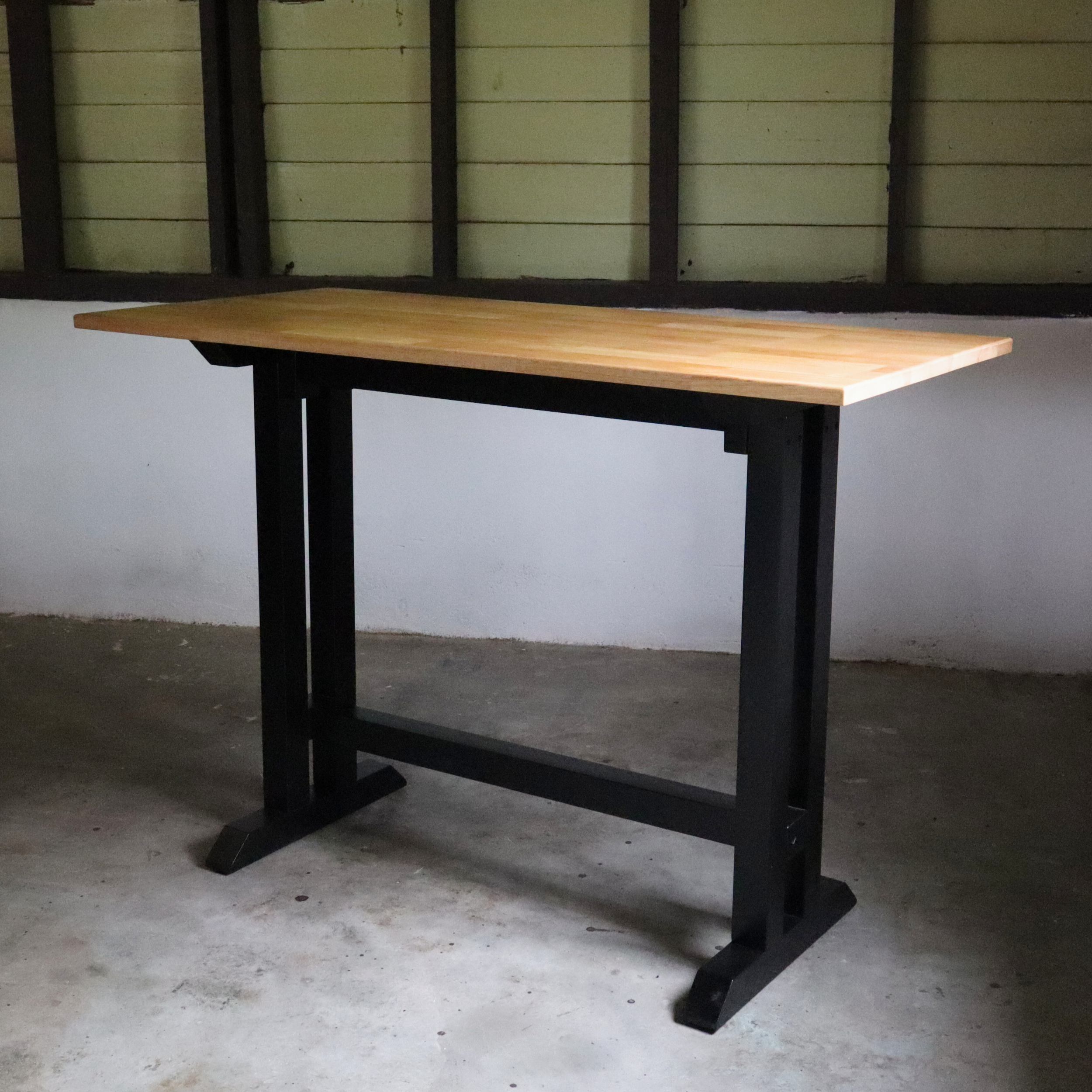 BARLOC Bar Table