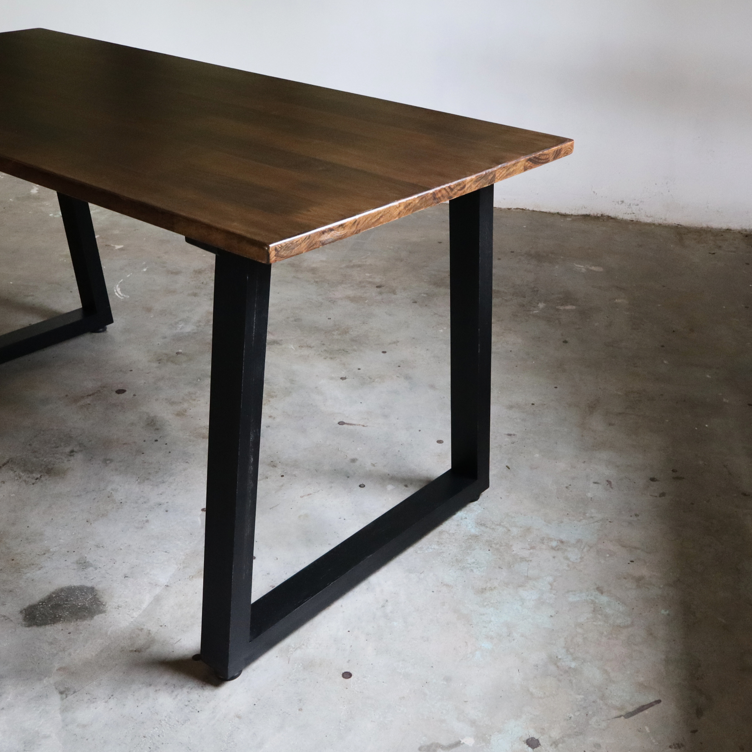 JERRY Table