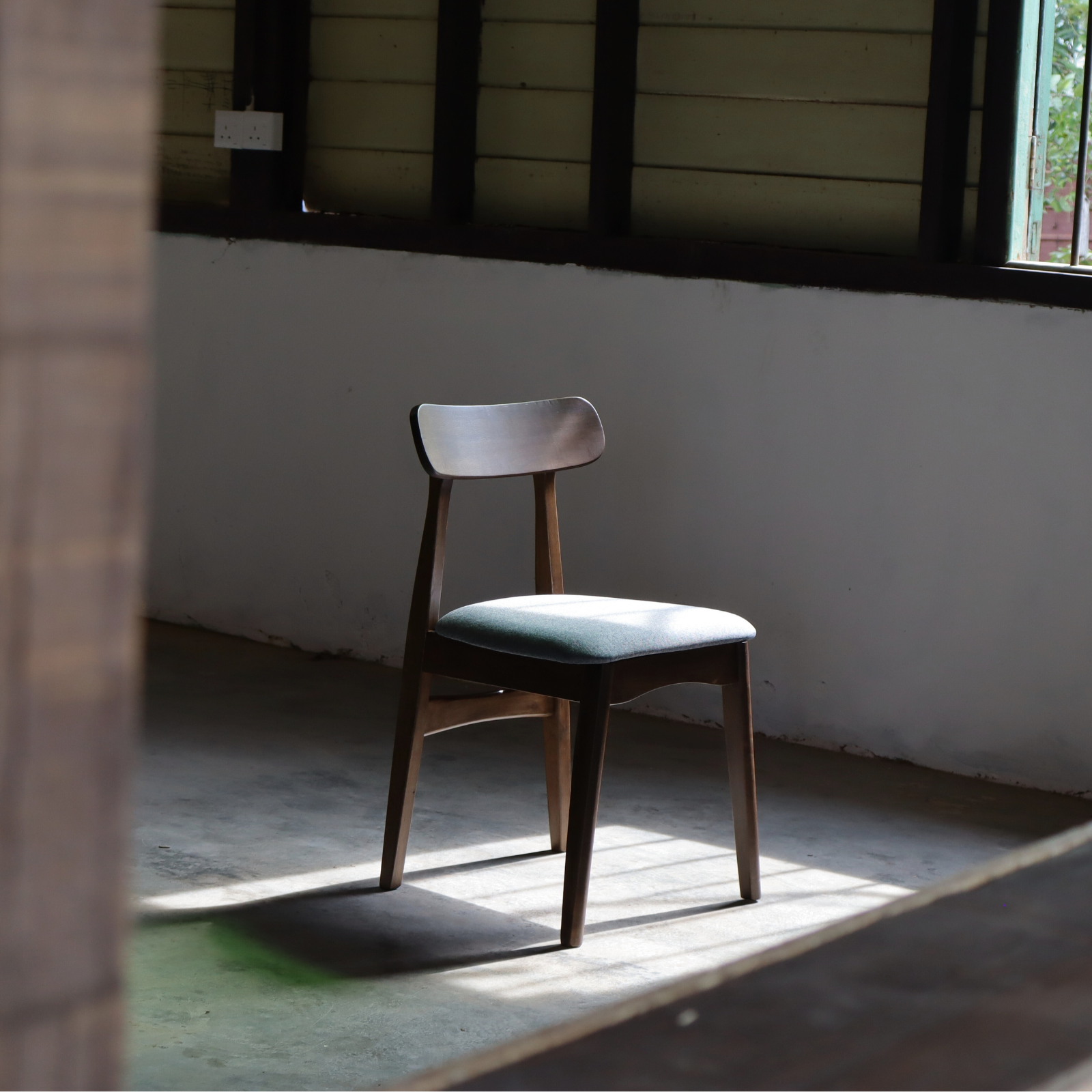 Solid wood dining chair