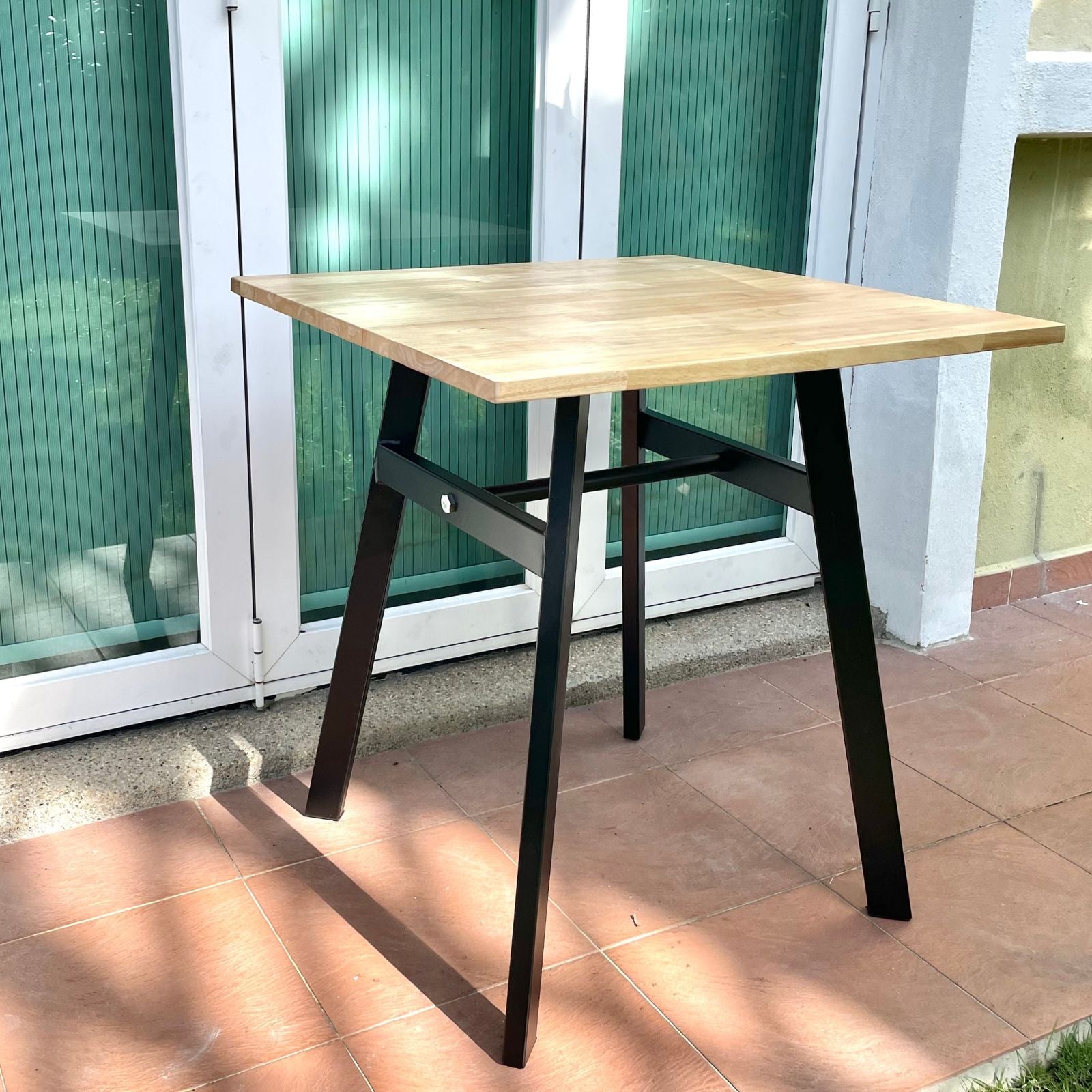 LUCKS Square Table