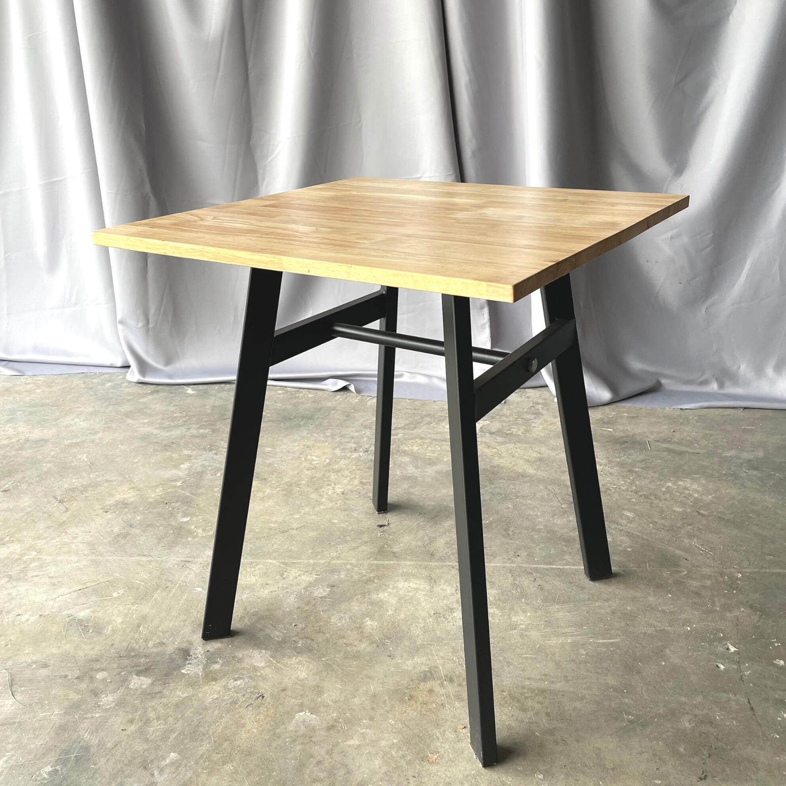 LUCKS Square Table