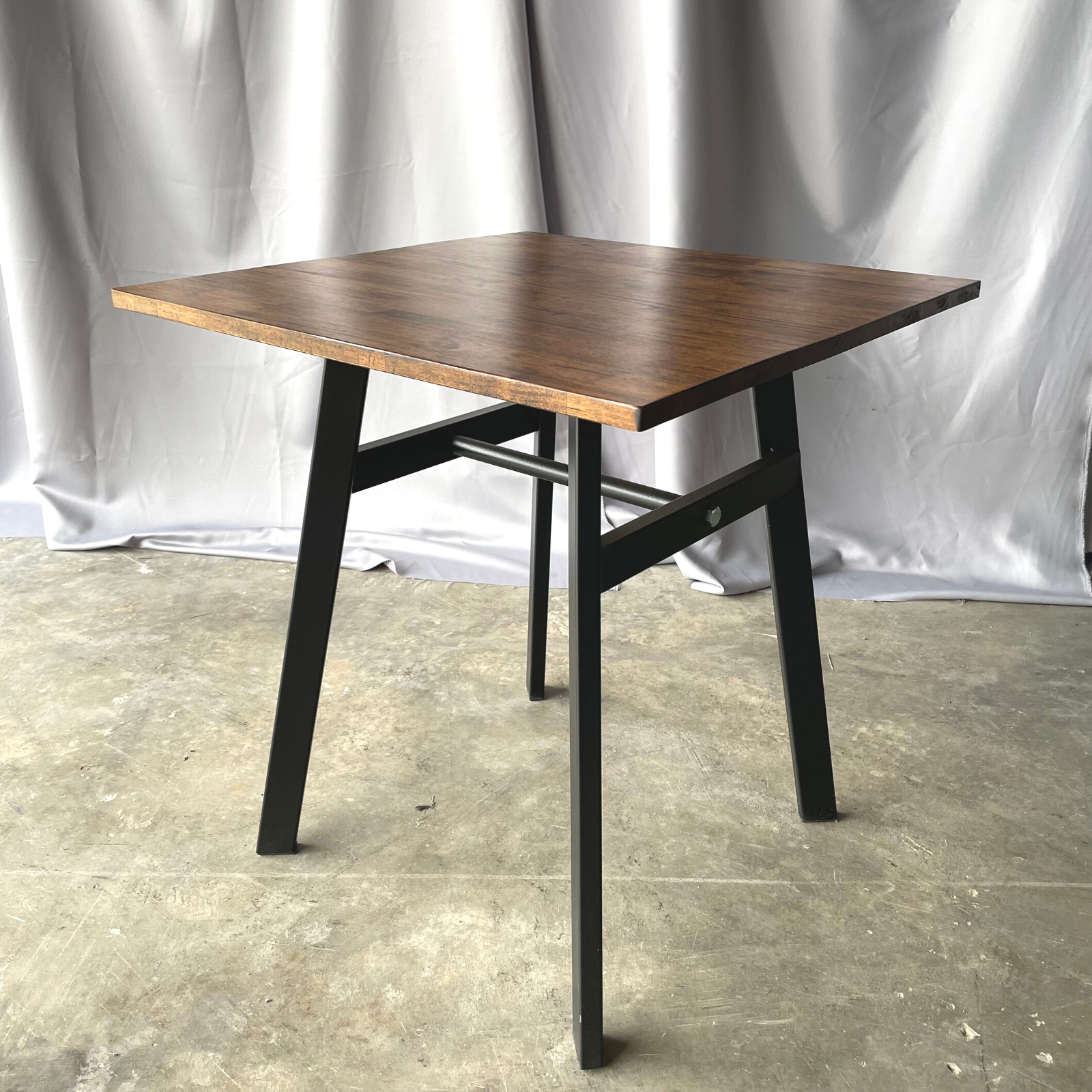 LUCKS Square Table